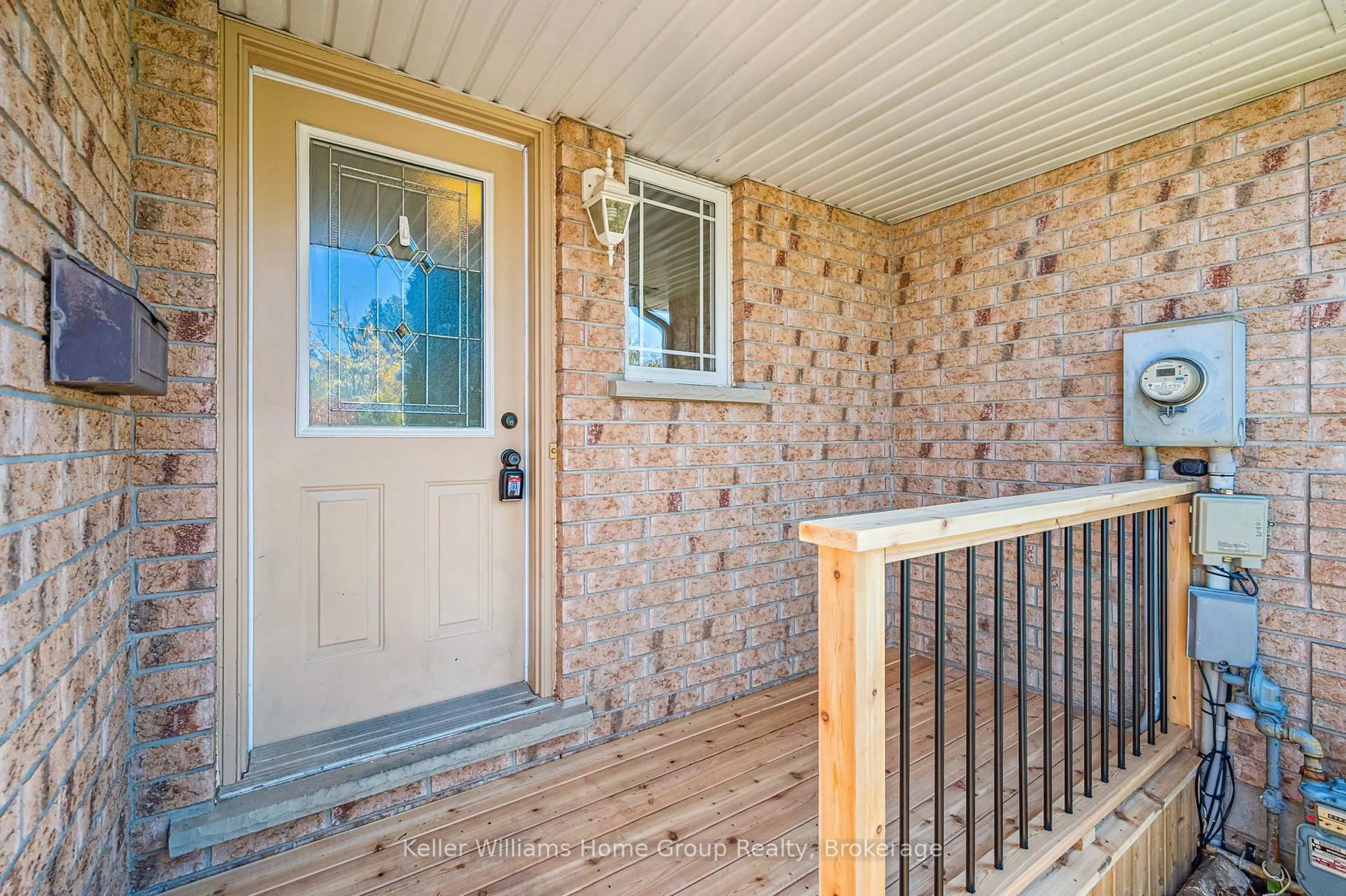 Indoor entryway for 219 Terraview Cres, Guelph Ontario N1G 5A9