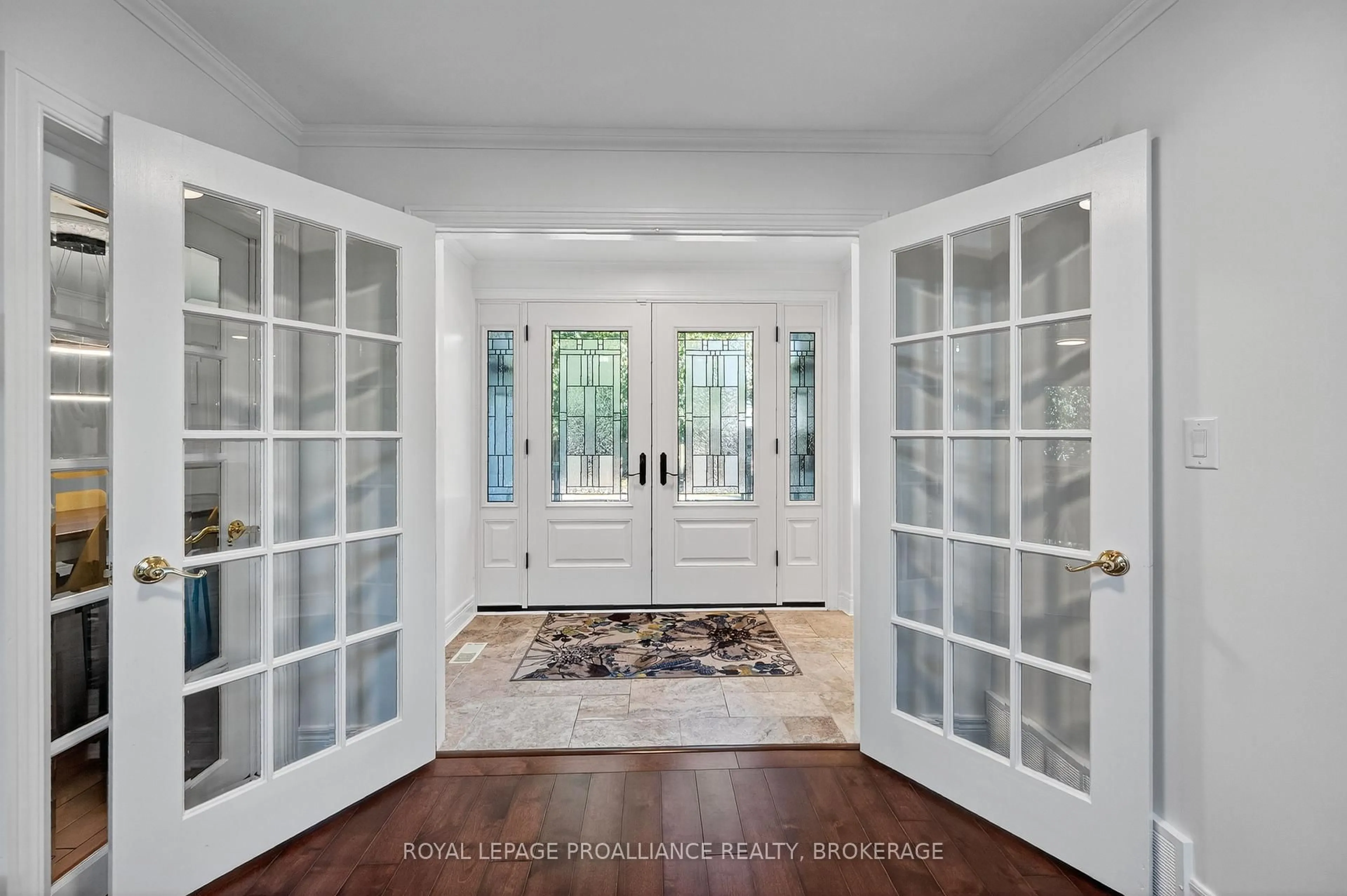 Indoor entryway for 202 Alwington Pl, Kingston Ontario K7L 4P8