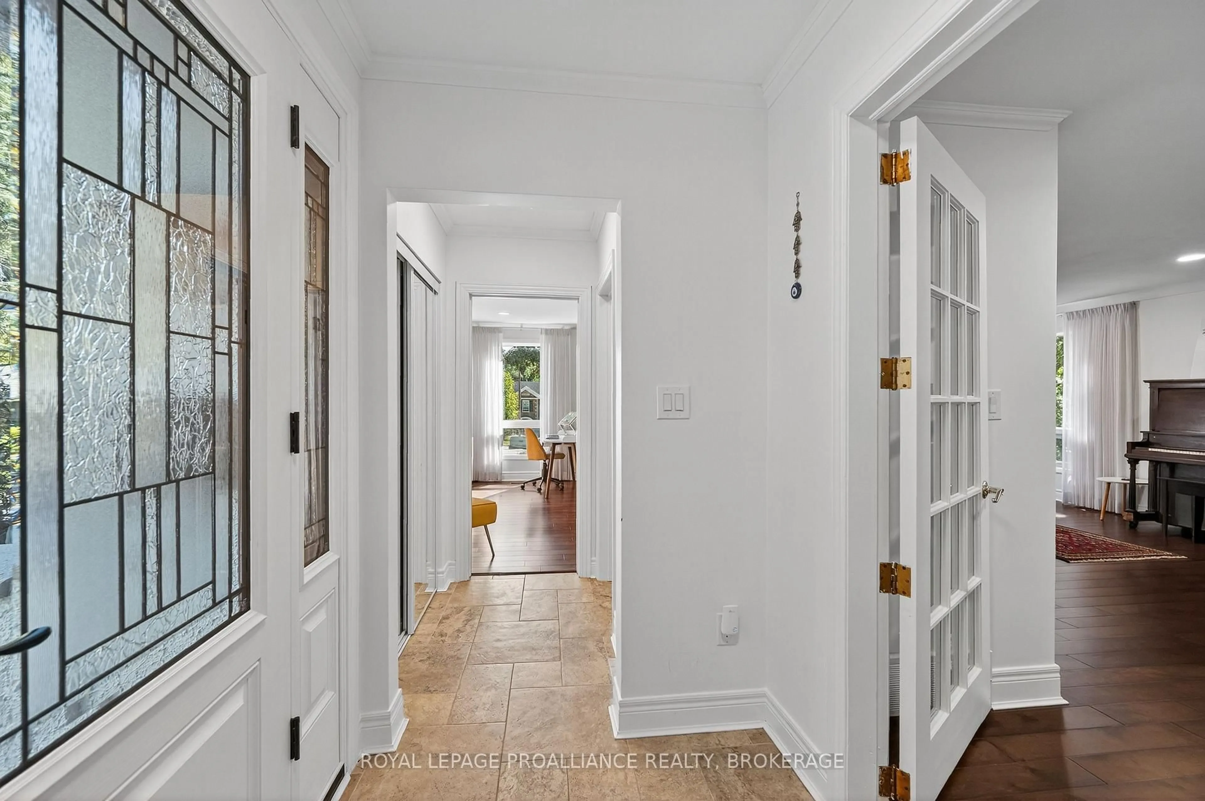 Indoor entryway for 202 Alwington Pl, Kingston Ontario K7L 4P8