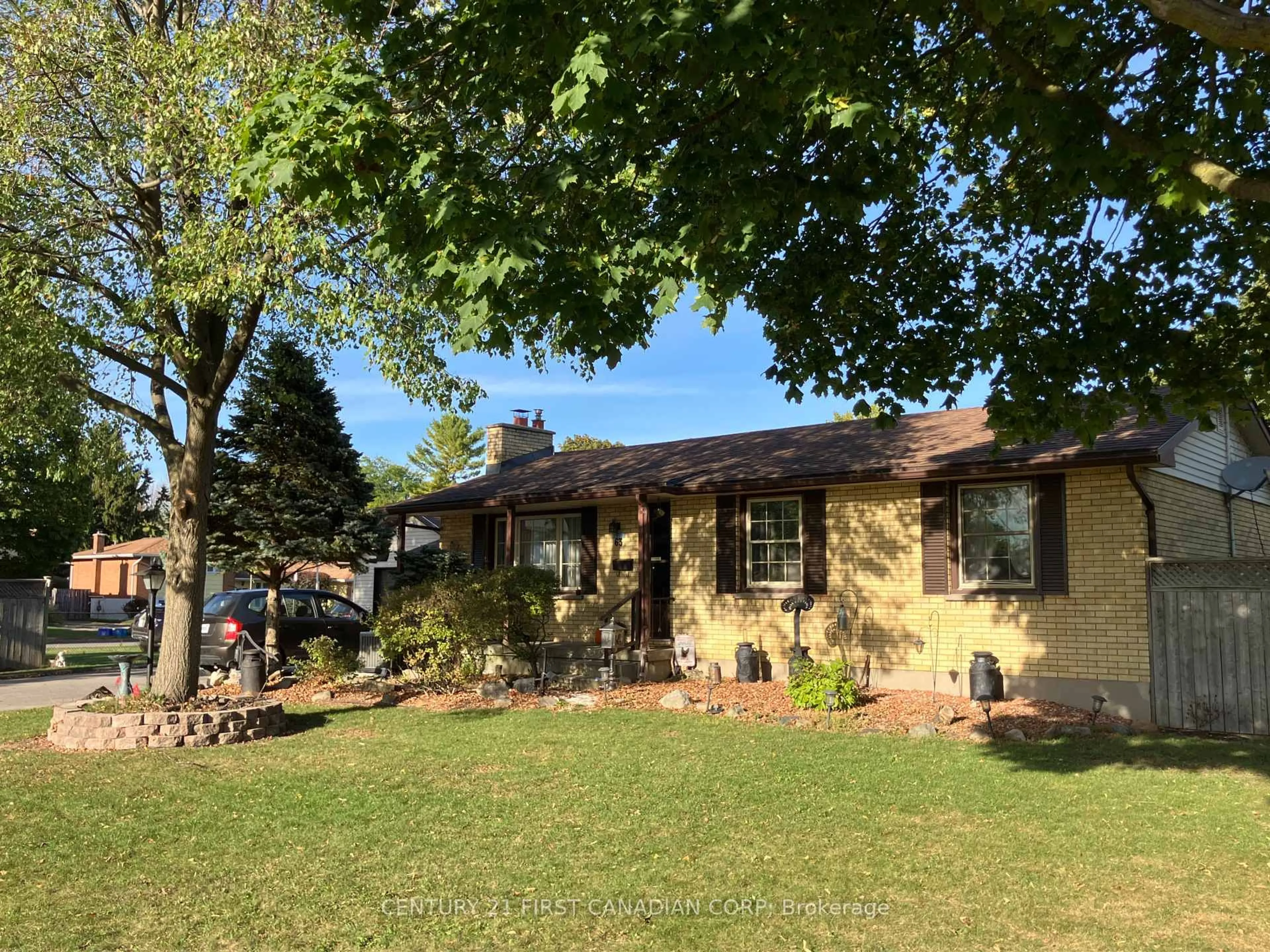 A pic from outside/outdoor area/front of a property/back of a property/a pic from drone, street for 63 Hawkesbury Ave, London East Ontario N5V 2K2