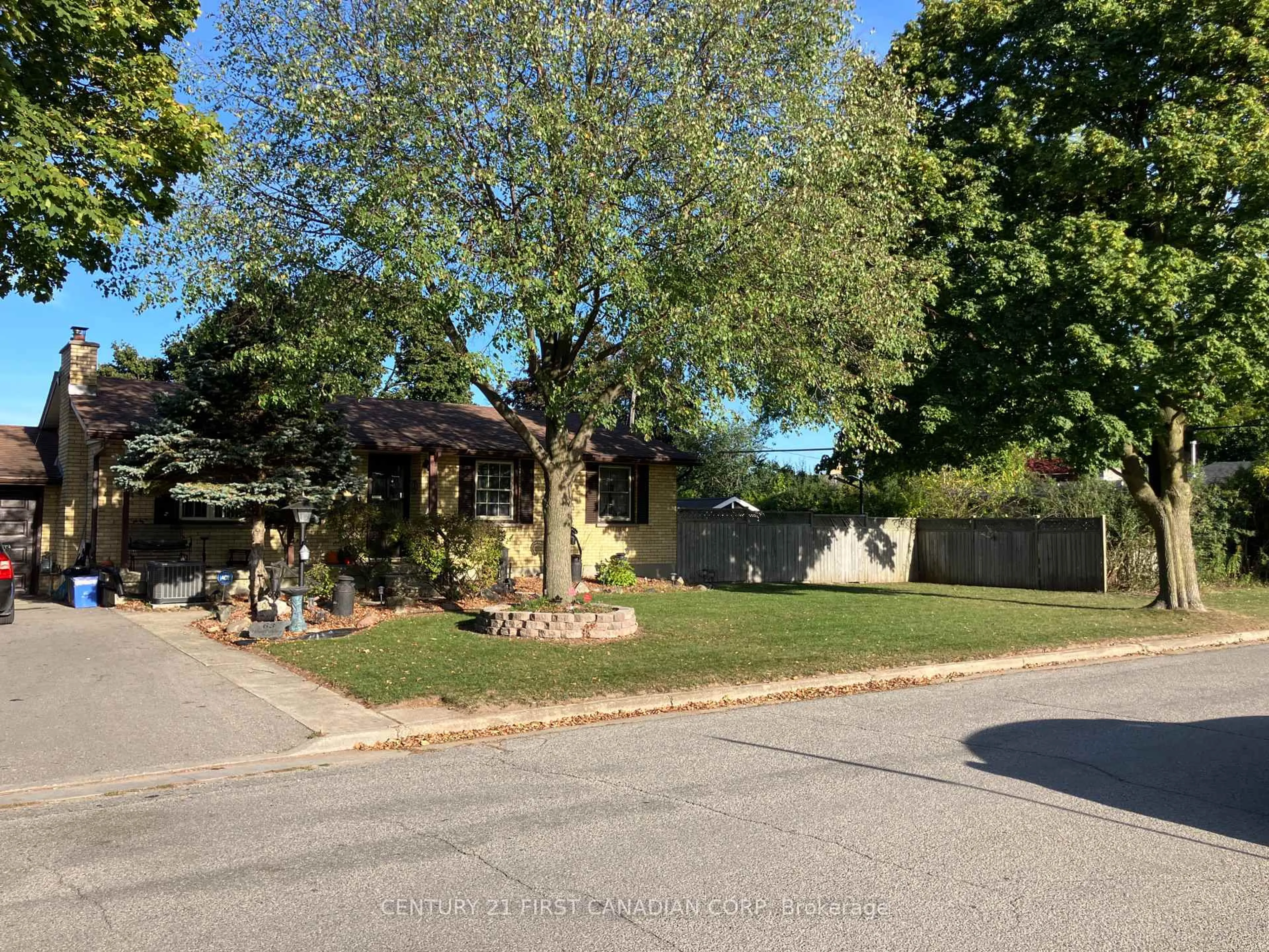 A pic from outside/outdoor area/front of a property/back of a property/a pic from drone, street for 63 Hawkesbury Ave, London East Ontario N5V 2K2