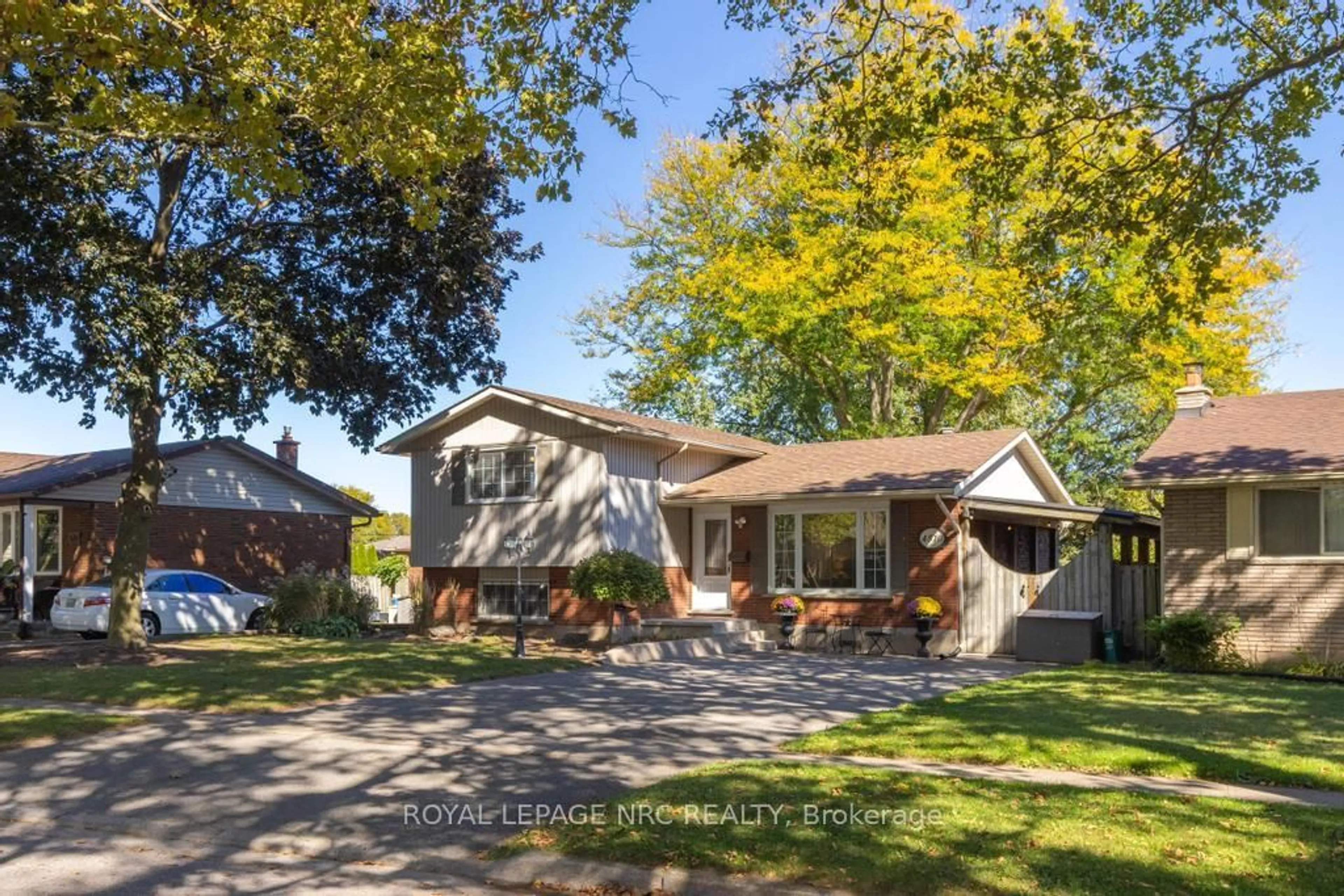 Home with brick exterior material, street for 4510 Mitchell Ave, Niagara Falls Ontario L2E 6R7