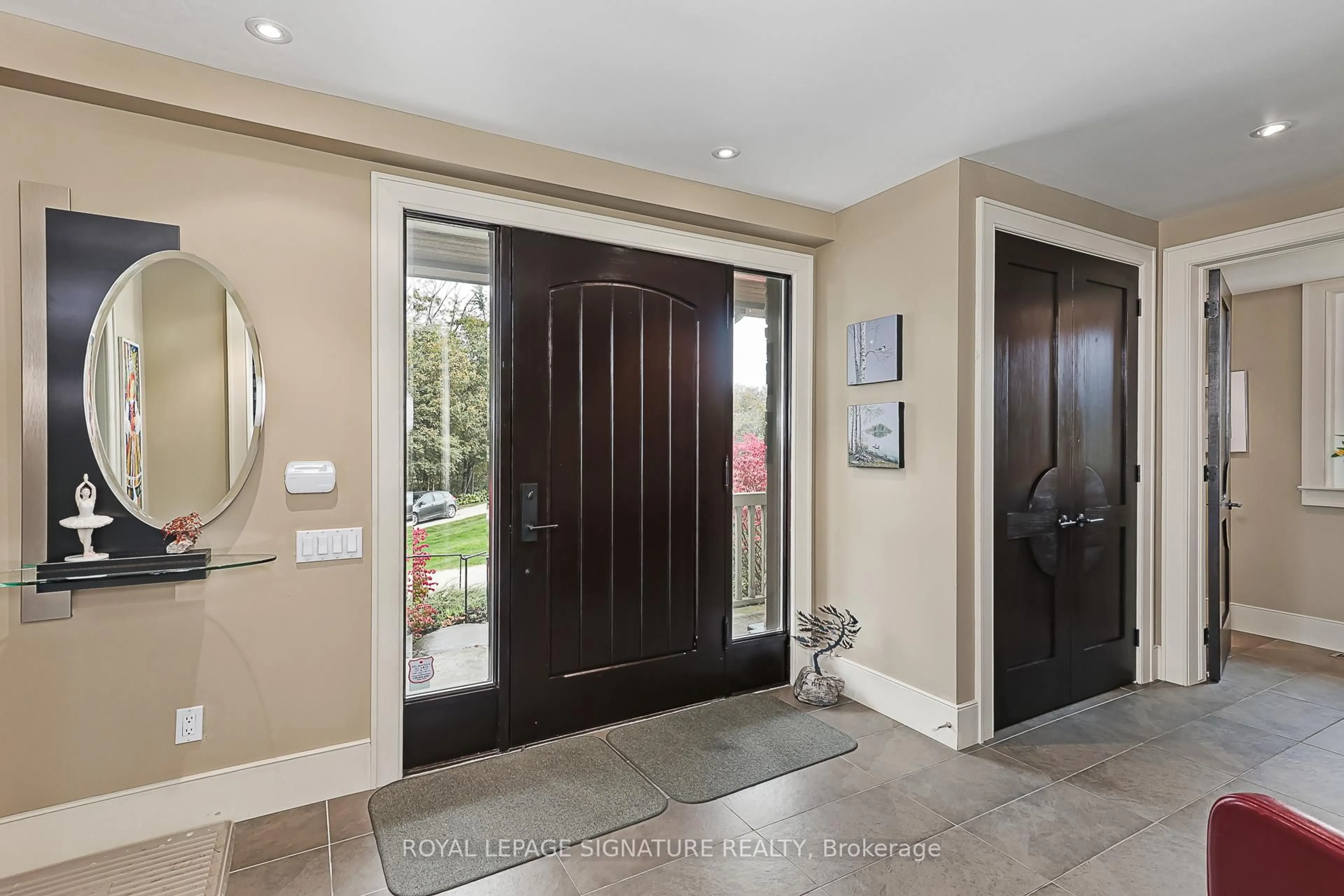 Indoor entryway for 608450 12th Sdrd, Blue Mountains Ontario N0H 2E0