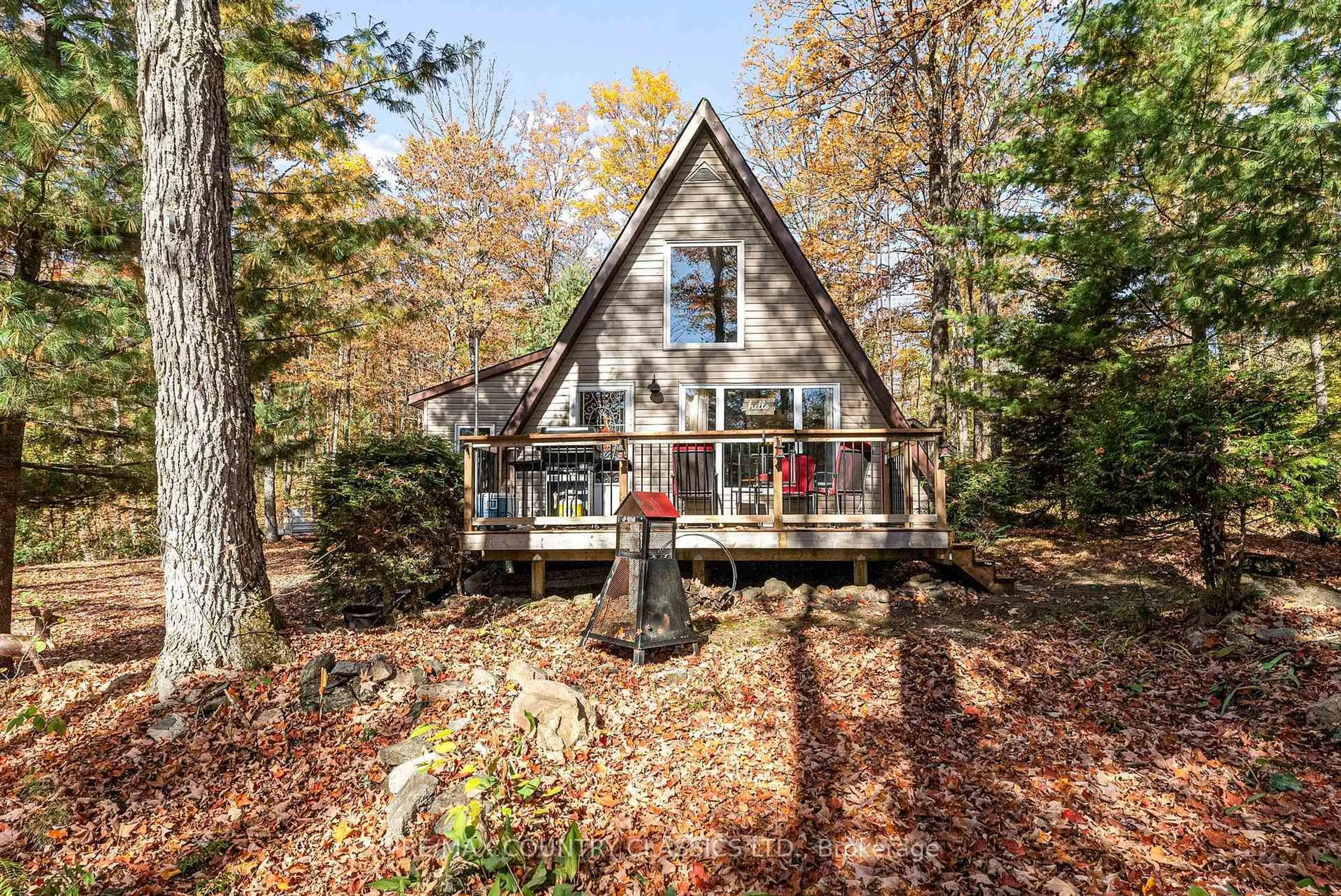 Home with vinyl exterior material, water/lake/river/ocean view for 1201 MORAINE Dr, Highlands East Ontario K0L 1M0