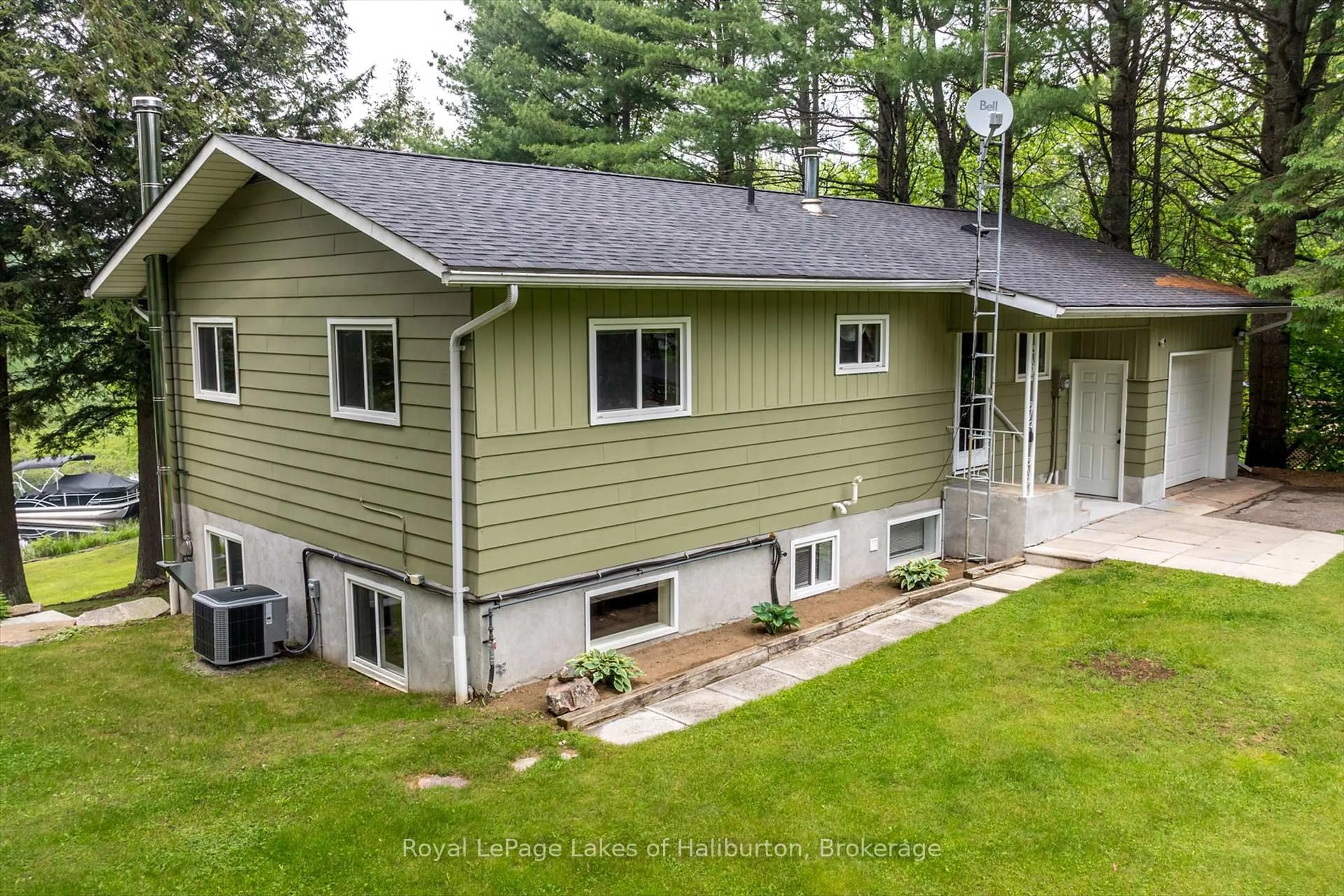 Home with vinyl exterior material, unknown for 1093 Lamar Dr, Algonquin Highlands Ontario K0M 1S0