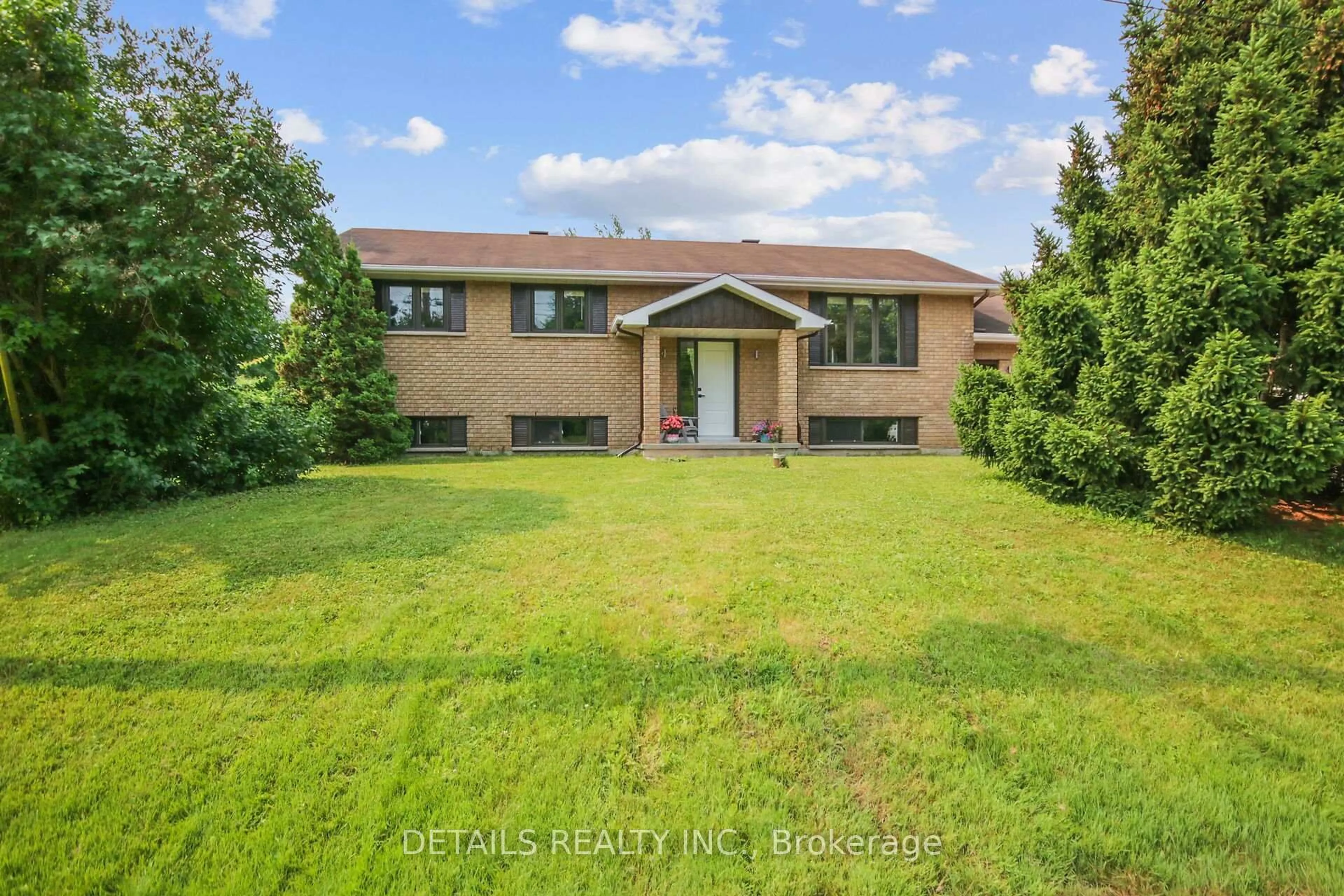 A pic from outside/outdoor area/front of a property/back of a property/a pic from drone, unknown for 2708 Bekkers Crt, Metcalfe Ontario K0A 2P0