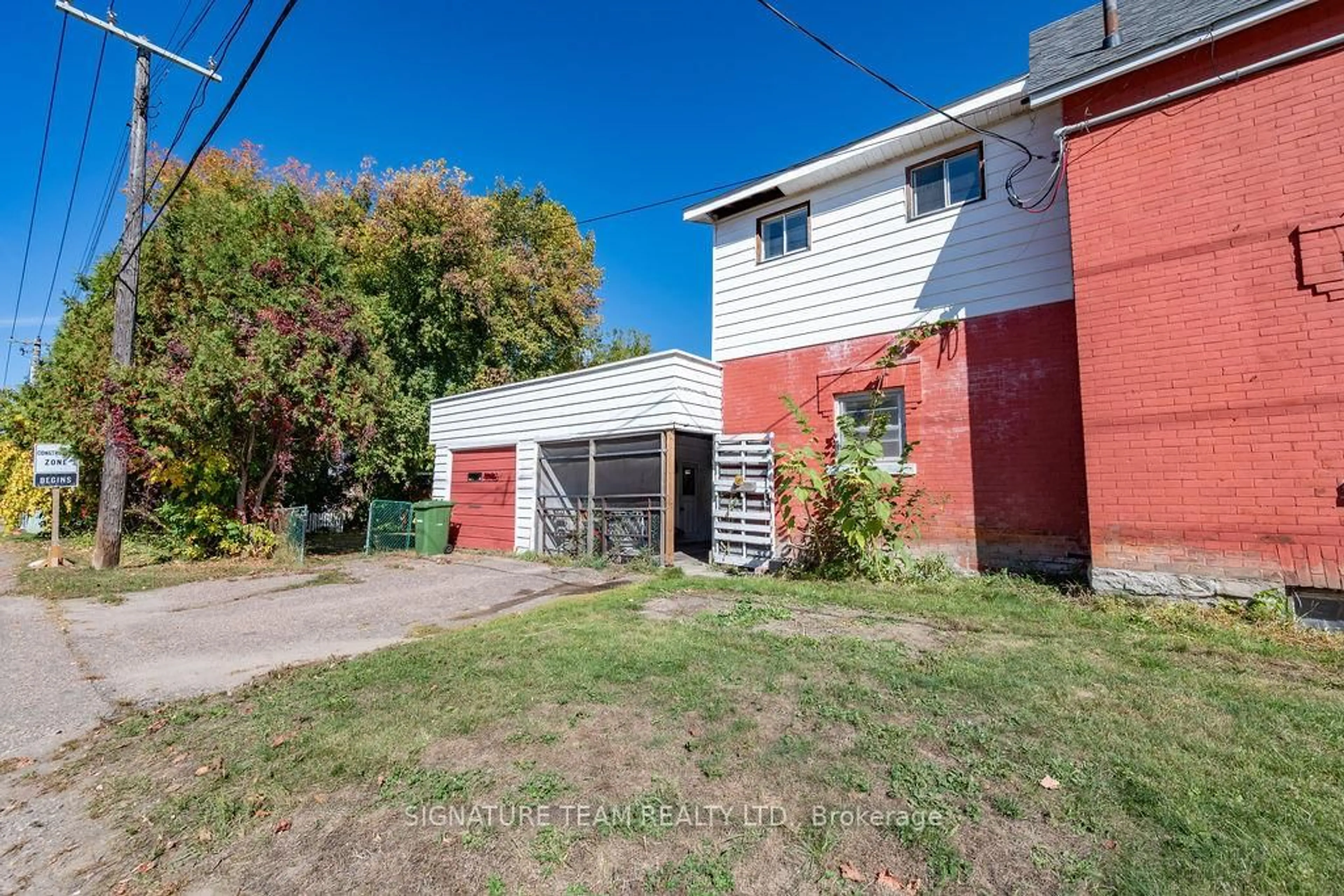 A pic from outside/outdoor area/front of a property/back of a property/a pic from drone, street for 201 Welland St, Pembroke Ontario K8A 5Y2