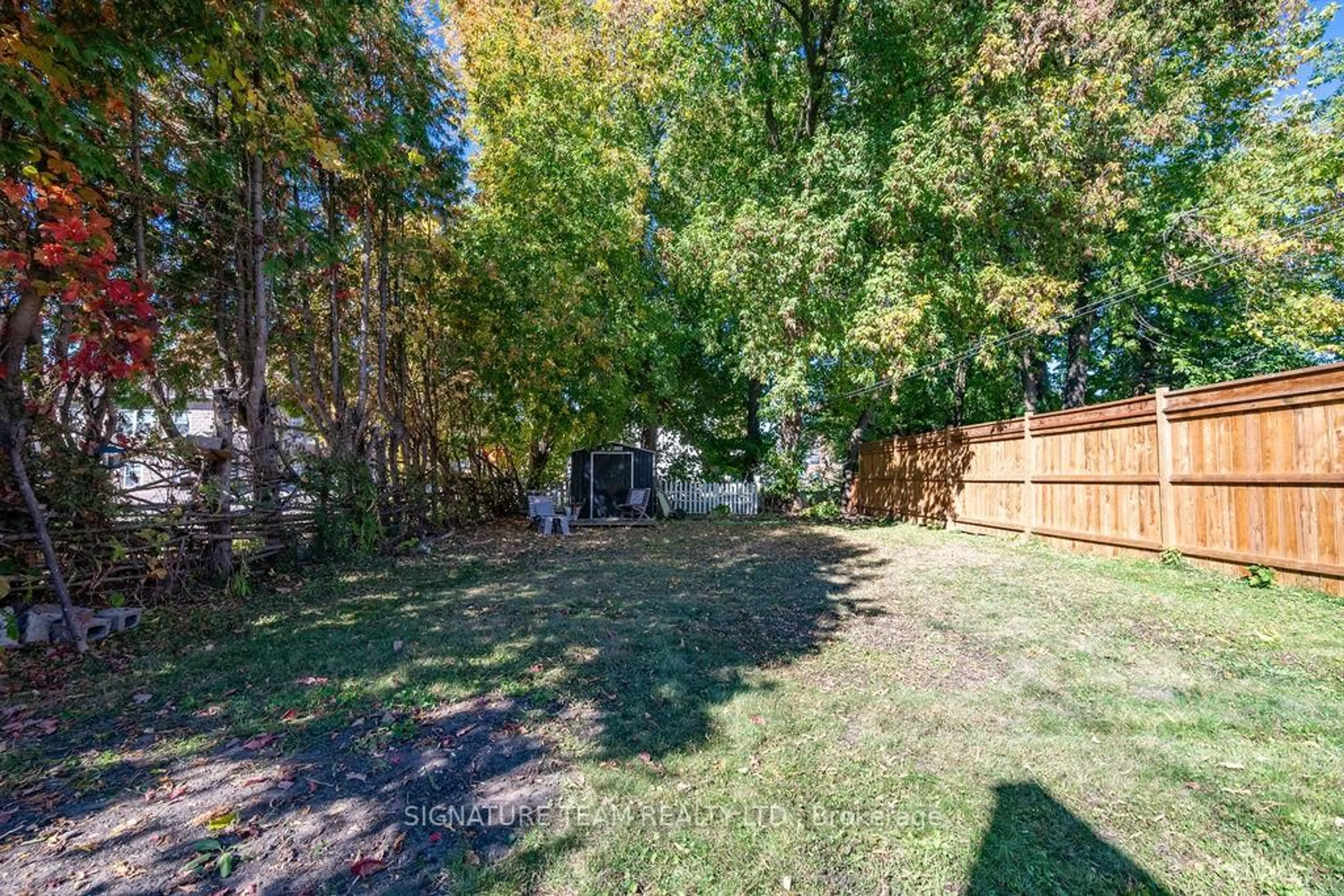 Patio, forest/trees view for 201 Welland St, Pembroke Ontario K8A 5Y2