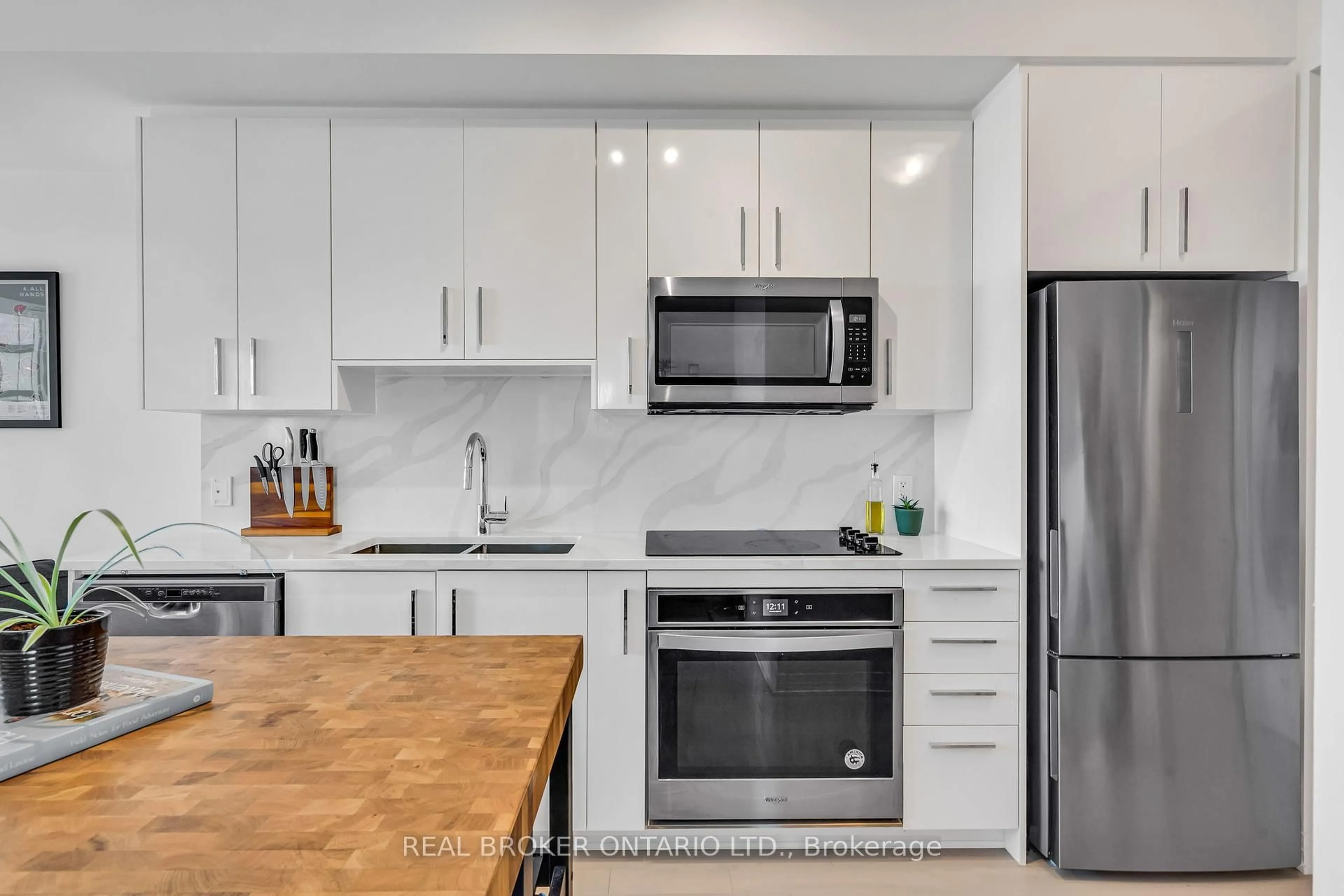Standard kitchen, ceramic/tile floor for 805 Carling Ave #802, Ottawa Ontario K1S 5W9