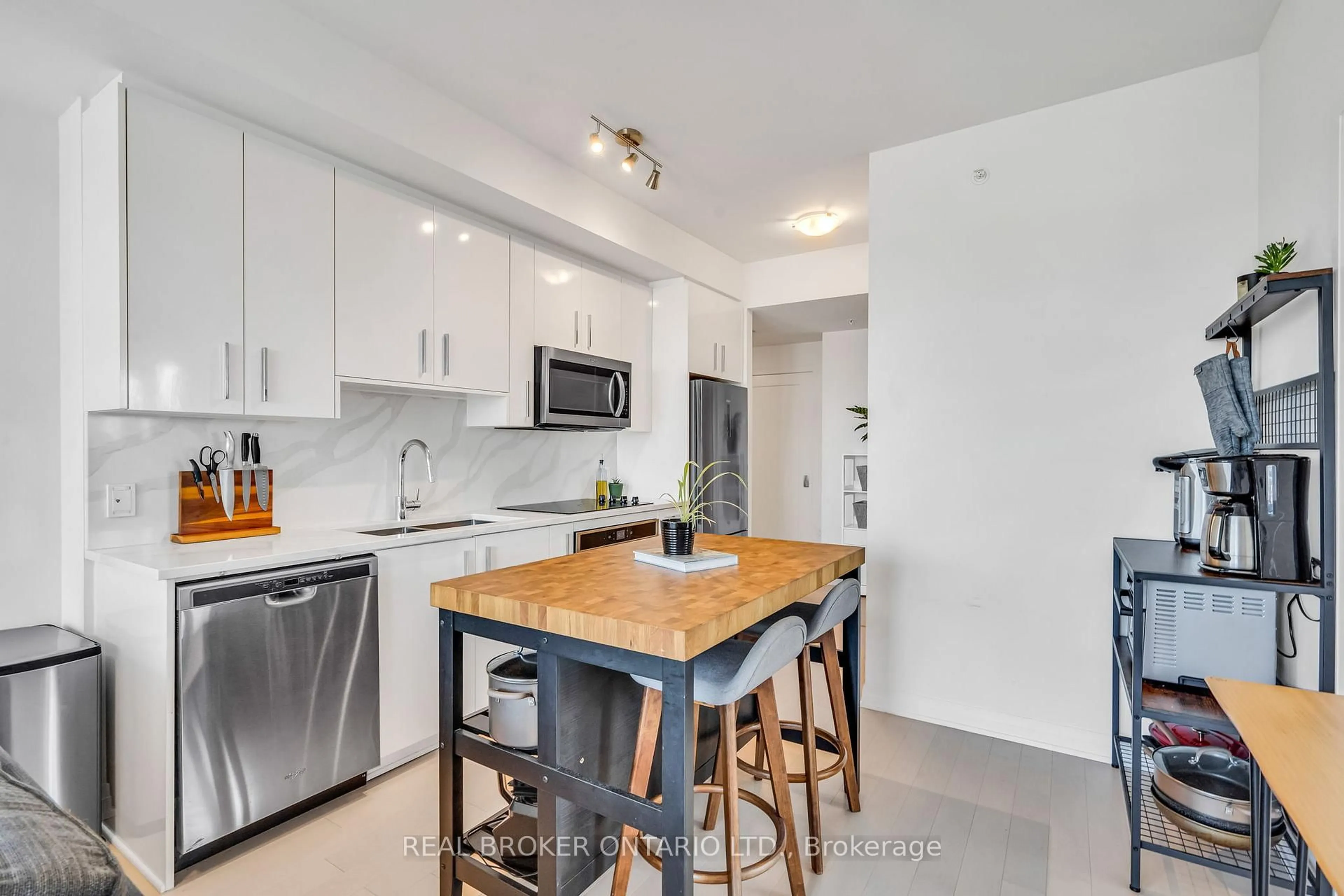 Open concept kitchen, ceramic/tile floor for 805 Carling Ave #802, Ottawa Ontario K1S 5W9