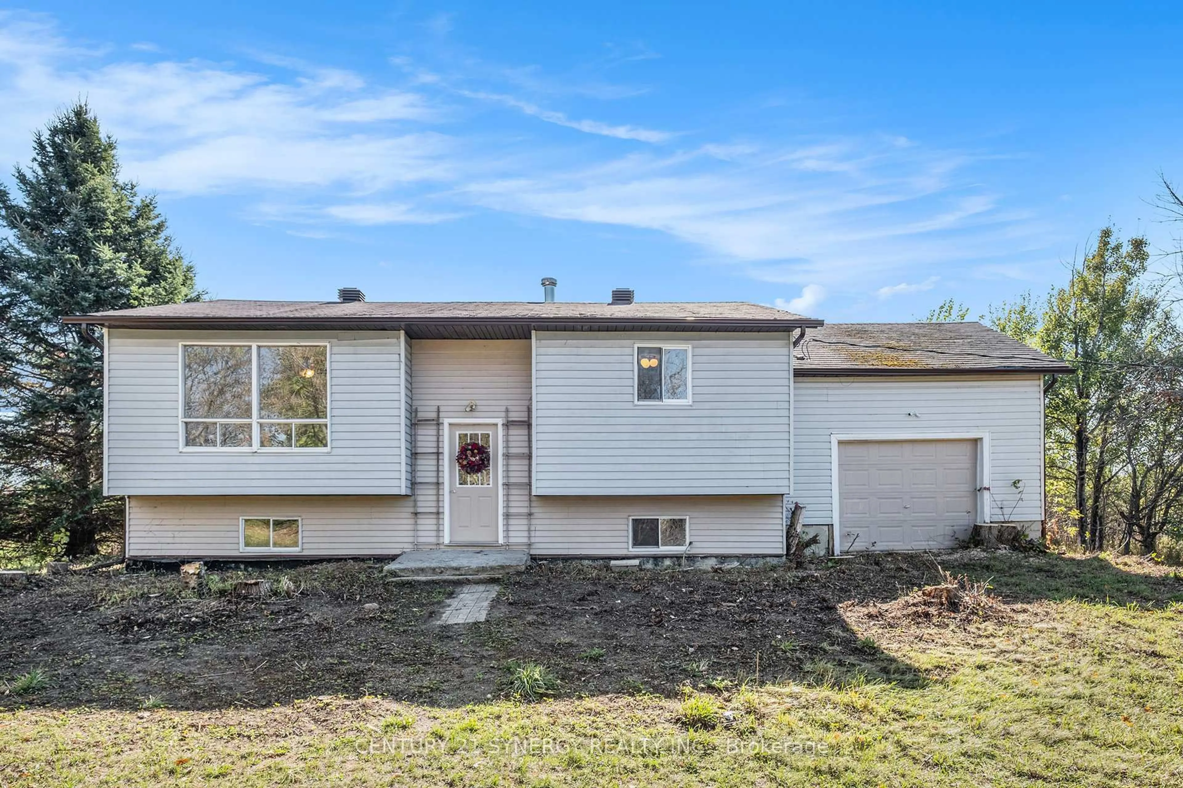 Home with vinyl exterior material, street for 864 Weedmark Rd, Merrickville-Wolford Ontario K0G 1G0