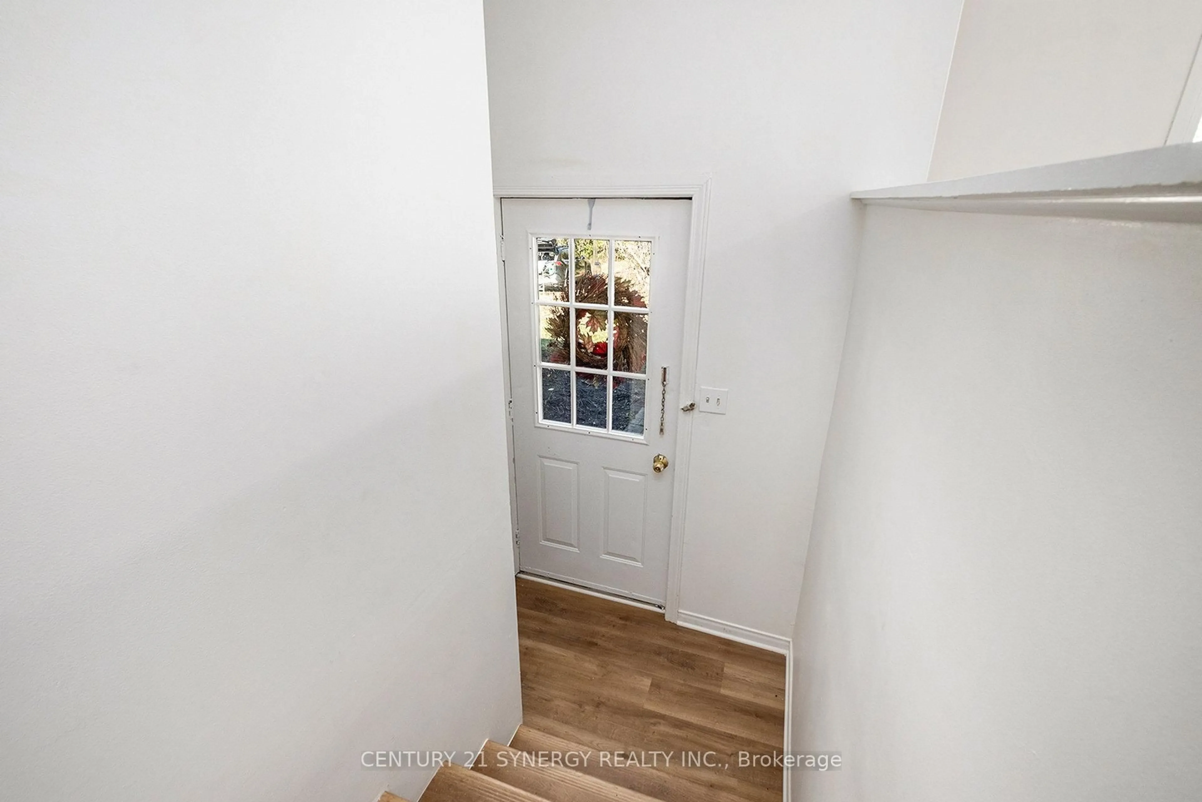 Indoor entryway for 864 Weedmark Rd, Merrickville-Wolford Ontario K0G 1G0