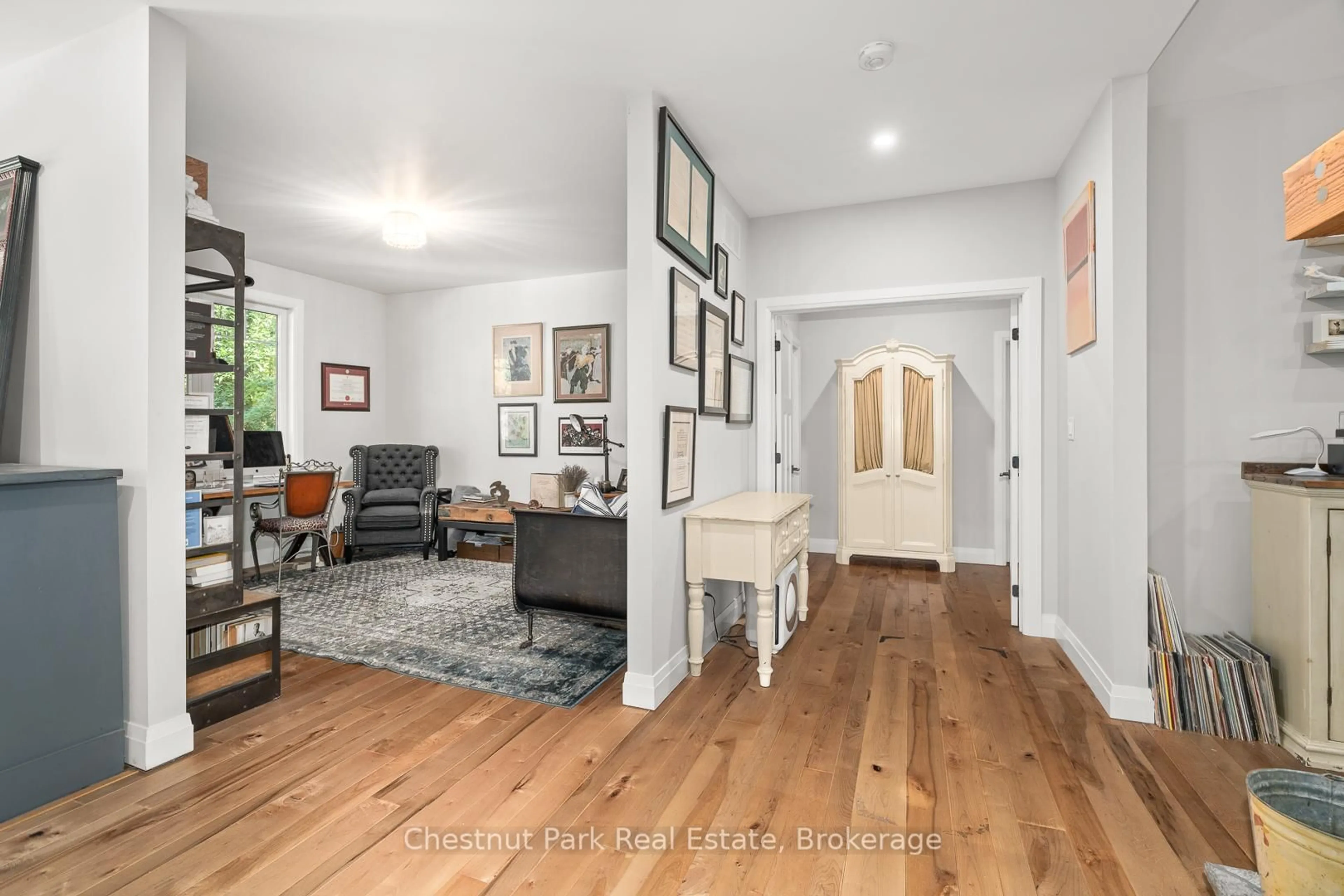 Indoor entryway for 170 SPRINGFIELD Rd, Huntsville Ontario P1H 0H8