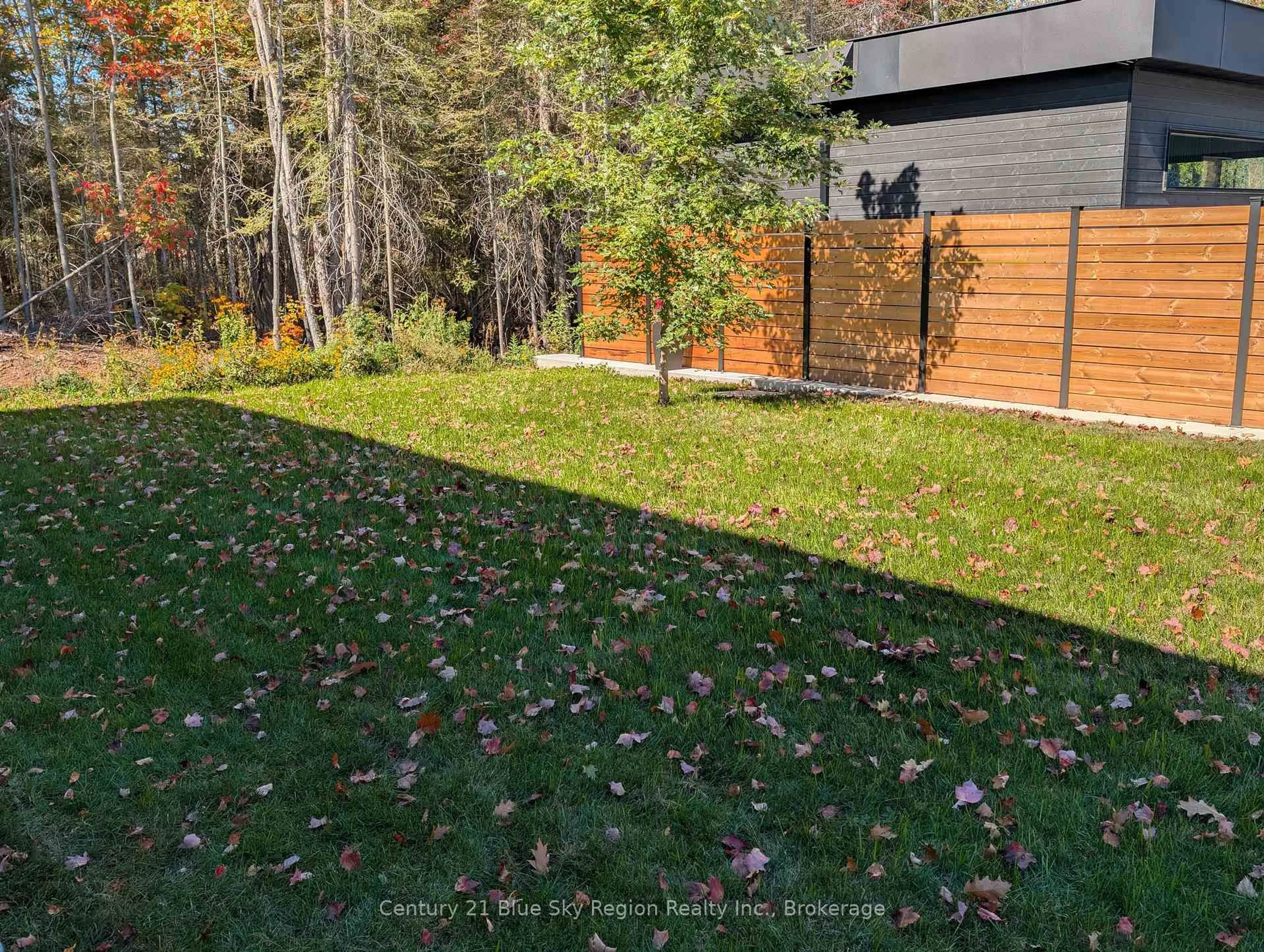 A pic from outside/outdoor area/front of a property/back of a property/a pic from drone, forest/trees view for 160 Sugarbush St, North Bay Ontario P1C 1M8