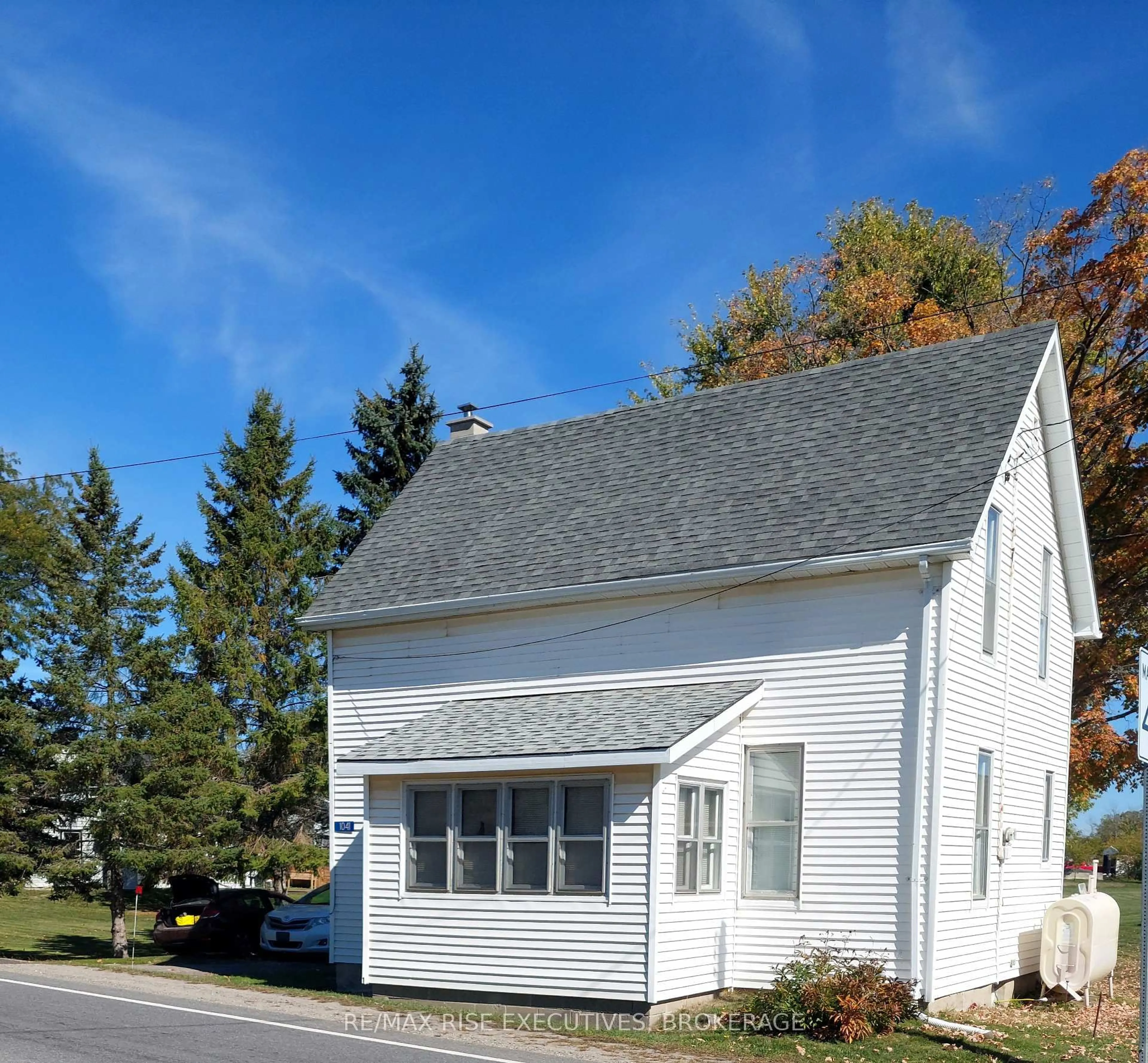 Home with vinyl exterior material, street for 1041 Prince St, Lansdowne Village Ontario K0E 1L0