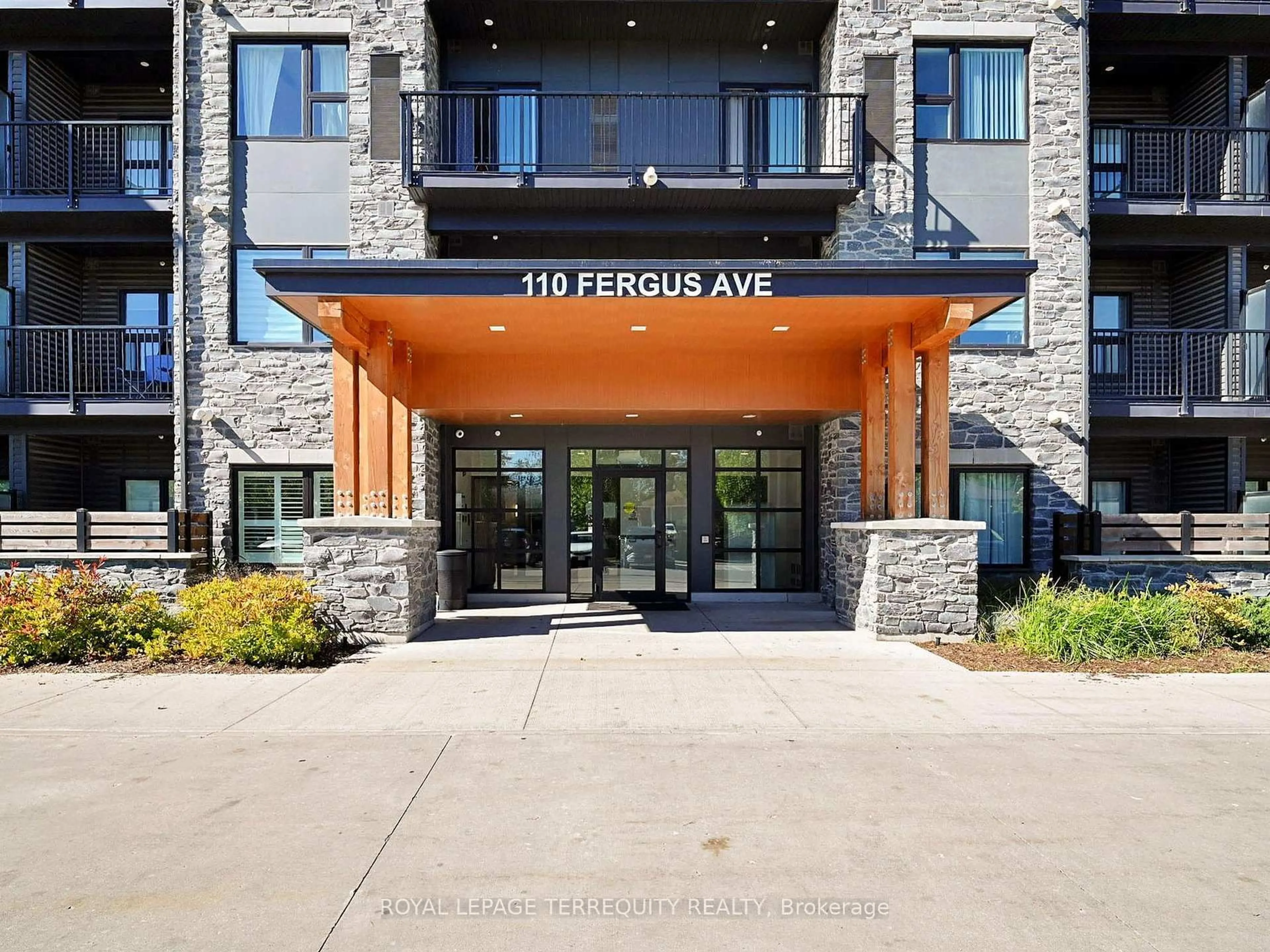 Indoor foyer for 110 Fergus Ave #419, Kitchener Ontario N2A 0K9