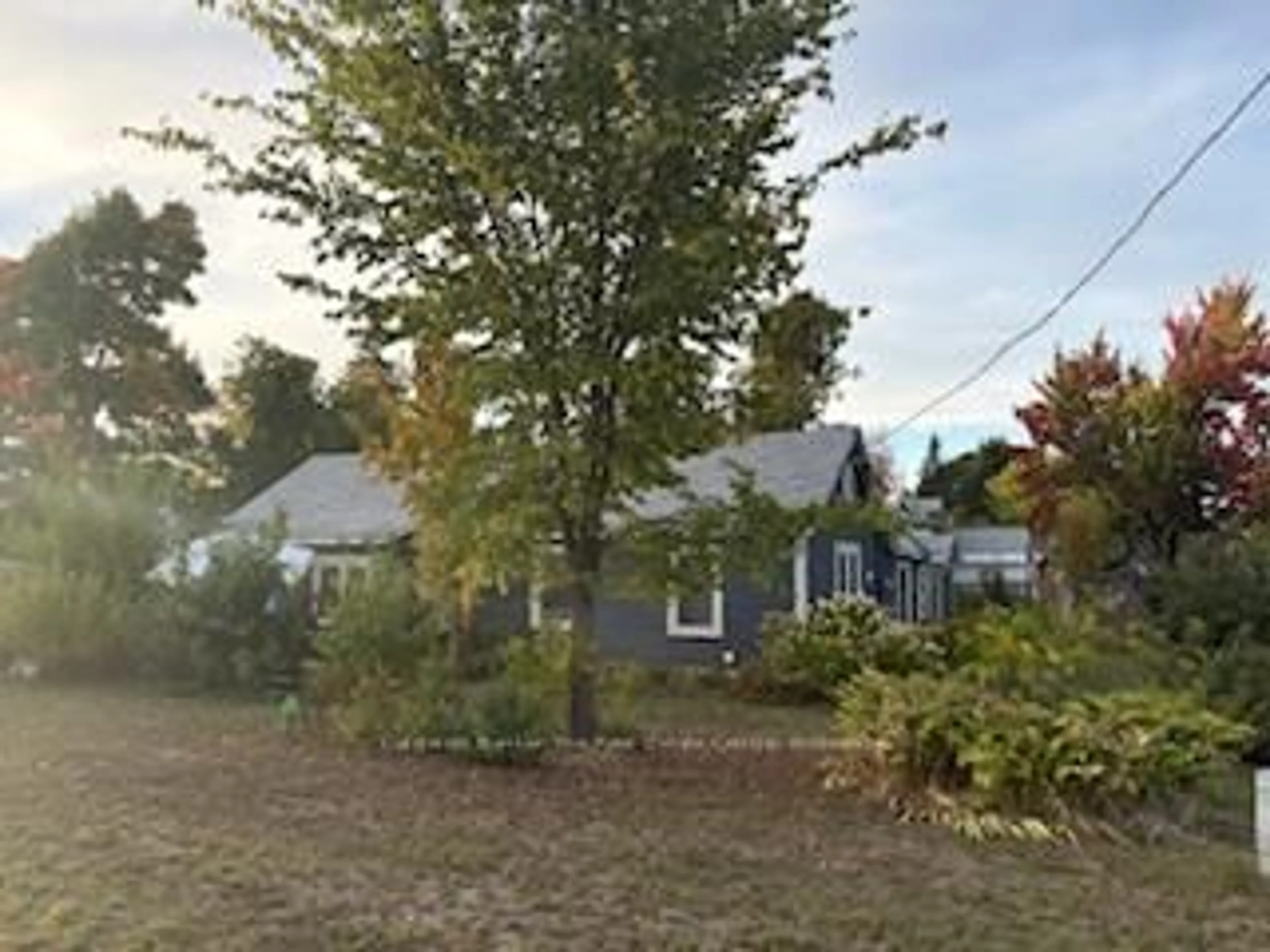 A pic from outside/outdoor area/front of a property/back of a property/a pic from drone, street for 190 Main St, Gravenhurst Ontario P1P 1K1