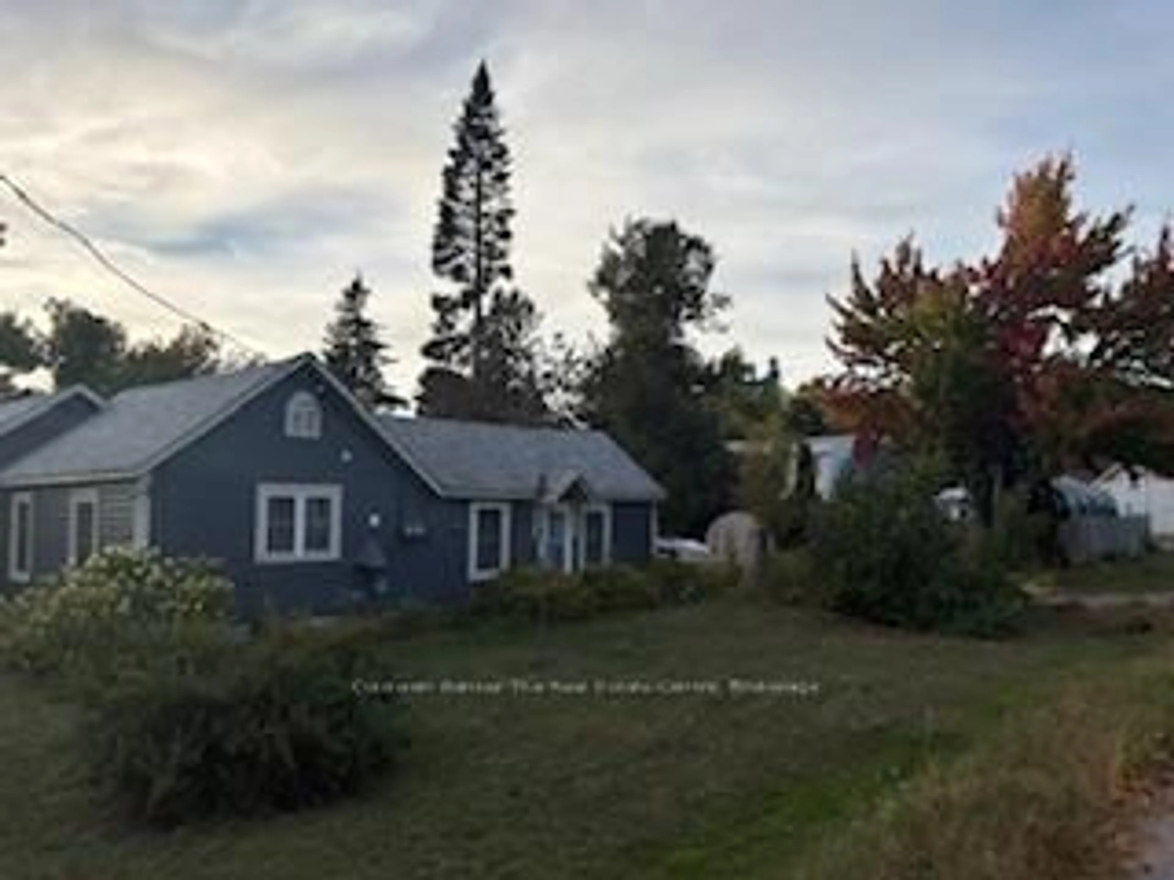 A pic from outside/outdoor area/front of a property/back of a property/a pic from drone, unknown for 190 Main St, Gravenhurst Ontario P1P 1K1