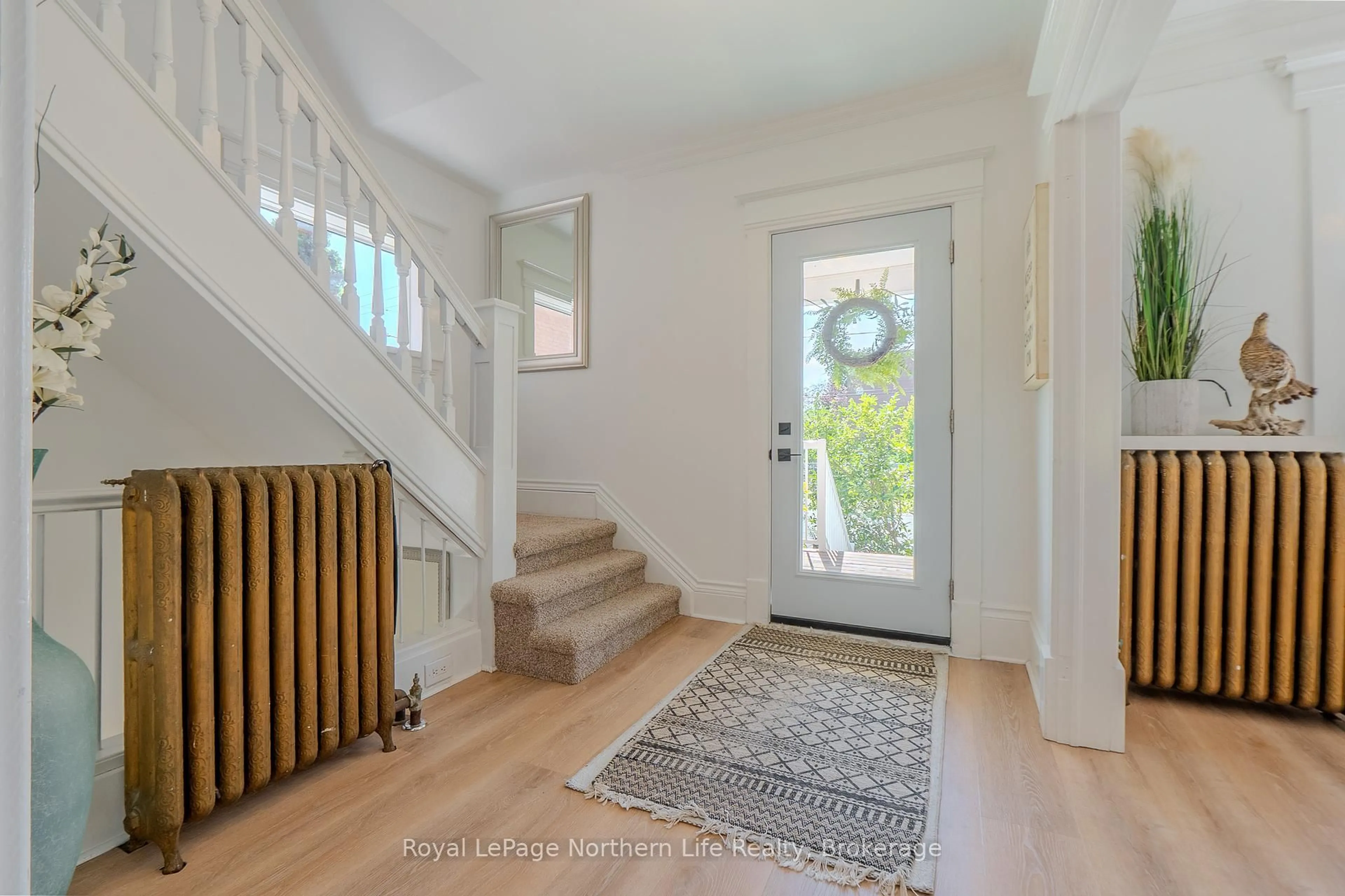 Indoor entryway for 712 Jane St, North Bay Ontario P1B 3H3