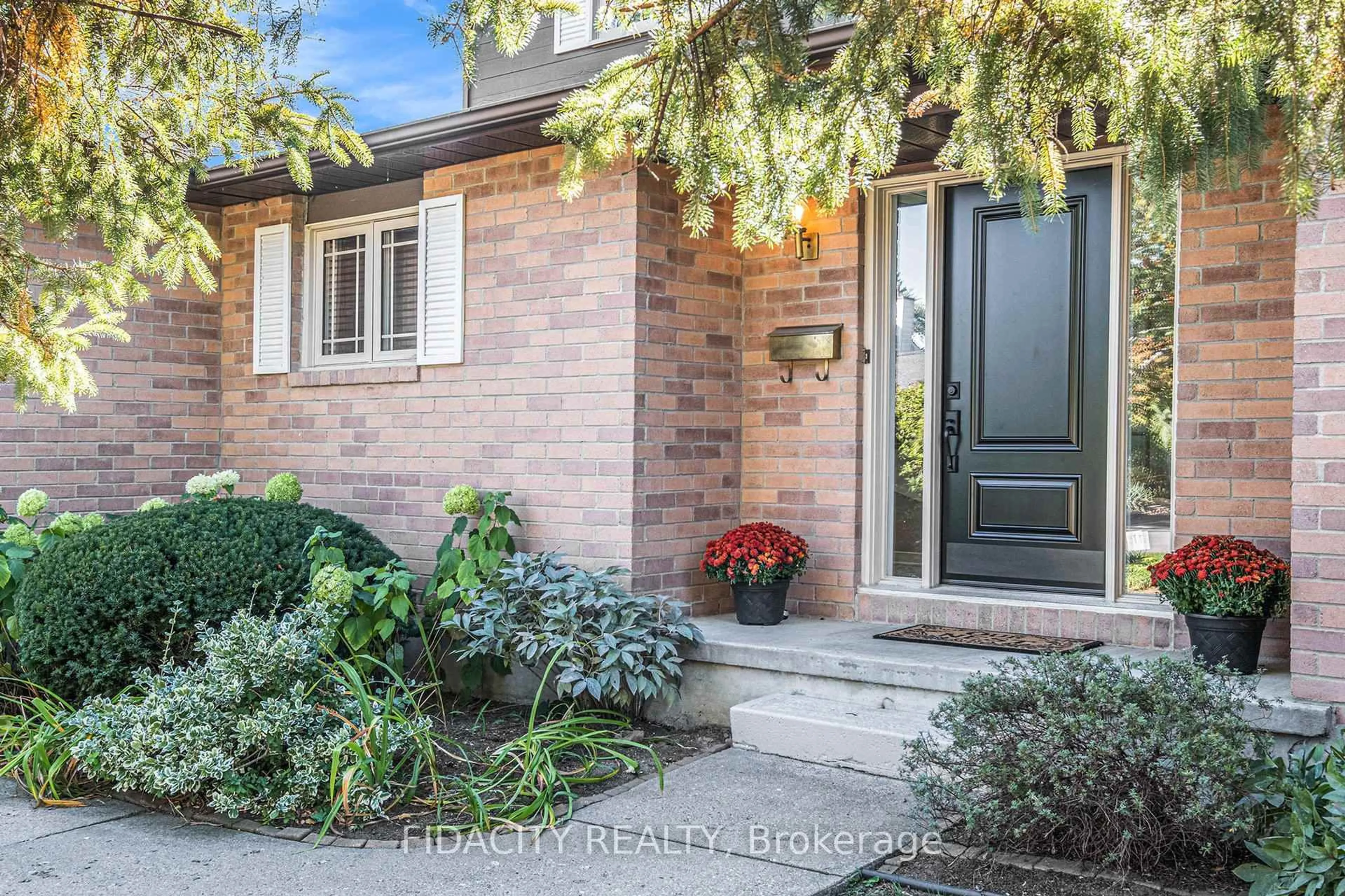 Unknown for 914 Long Meadow Way, Stittsville Ontario K2S 0R9