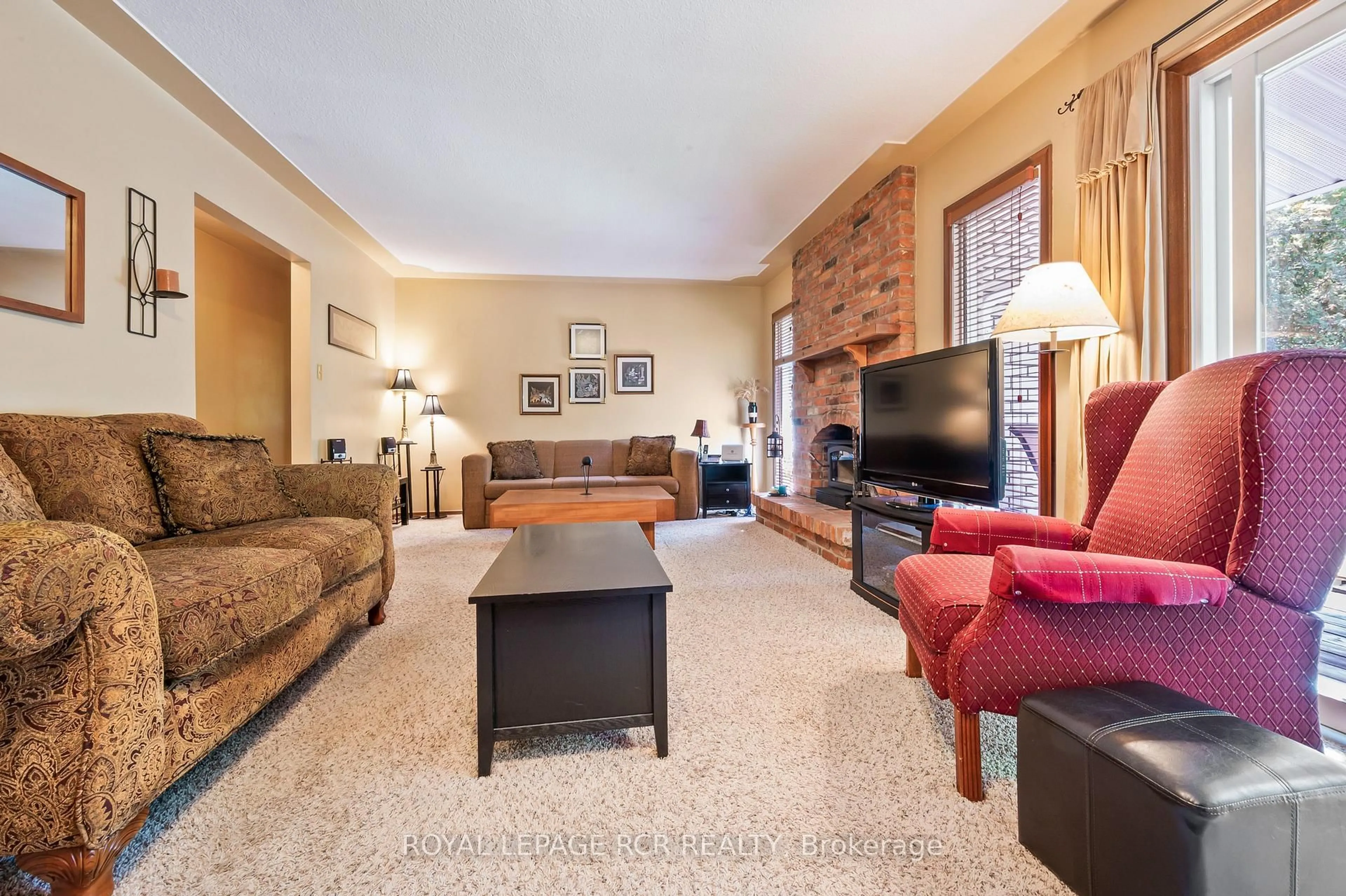 Living room with furniture, carpet floor for 5396 Wellington 49 Rd, Guelph/Eramosa Ontario N0B 2K0