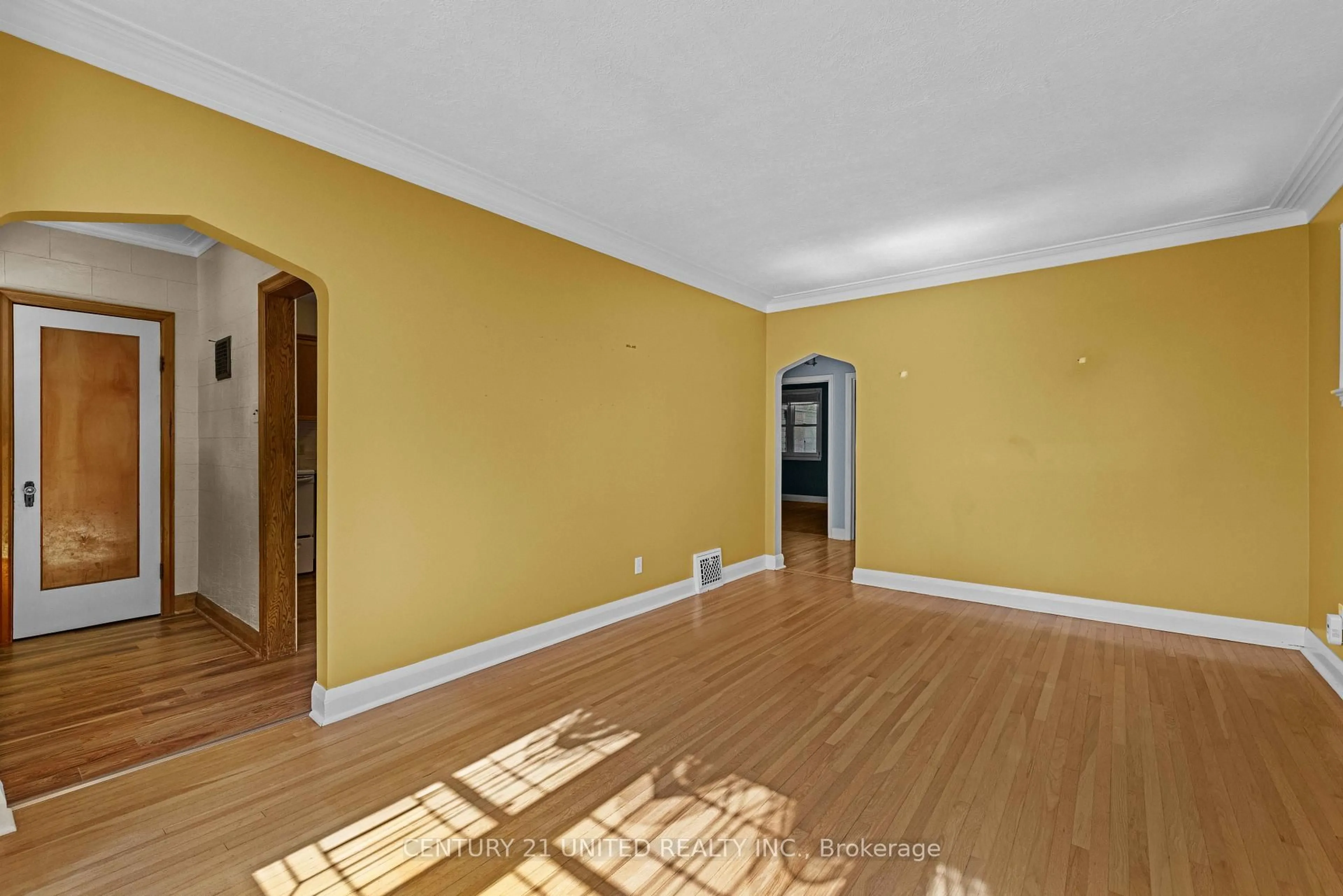 A pic of a room for 572 Murray St, Peterborough Ontario K9H 2V1
