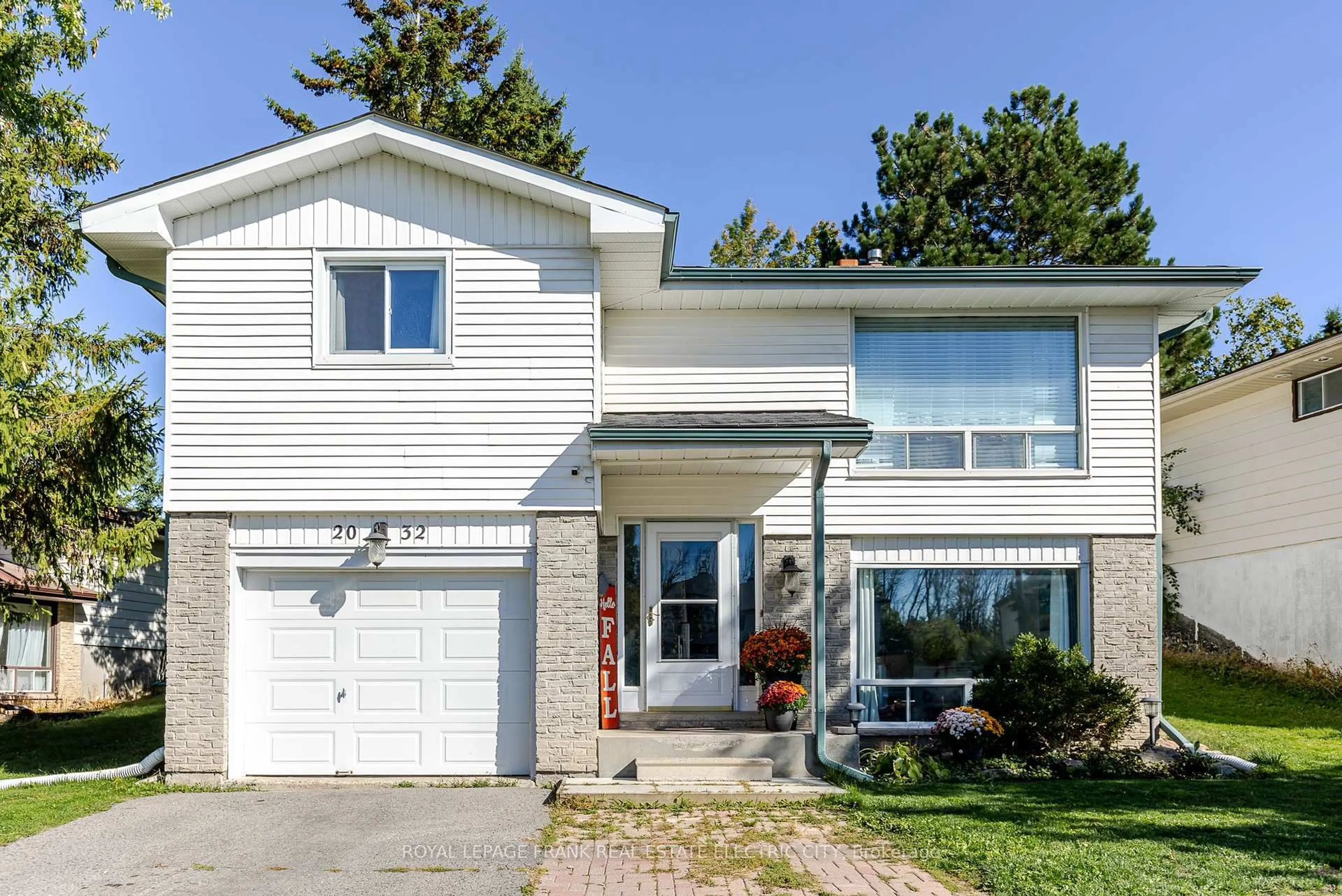 Home with vinyl exterior material, street for 2032 Walker Ave, Peterborough Ontario K9L 1S1