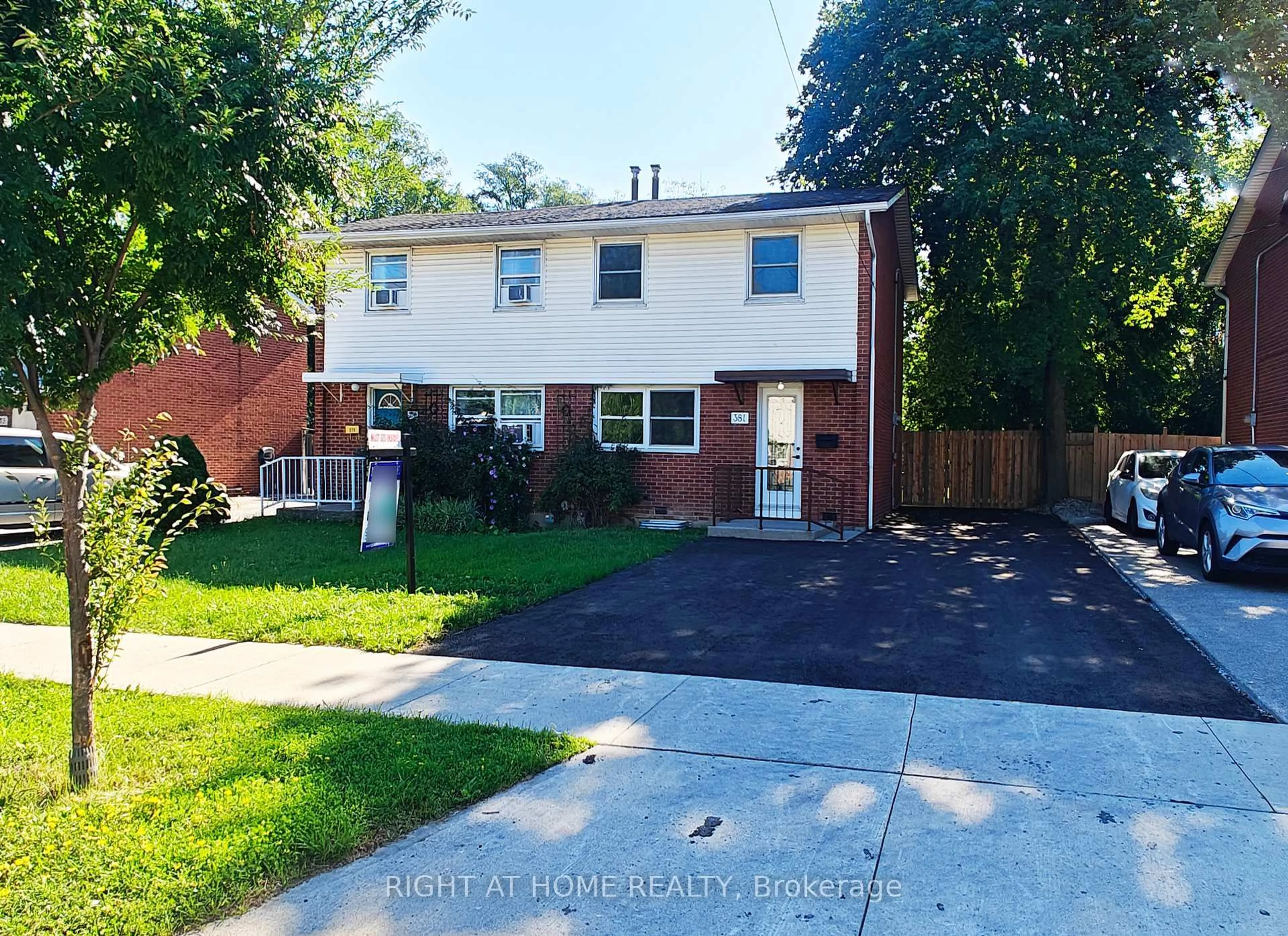 A pic from outside/outdoor area/front of a property/back of a property/a pic from drone, street for 381 East 23rd St, Hamilton Ontario L8V 2X5