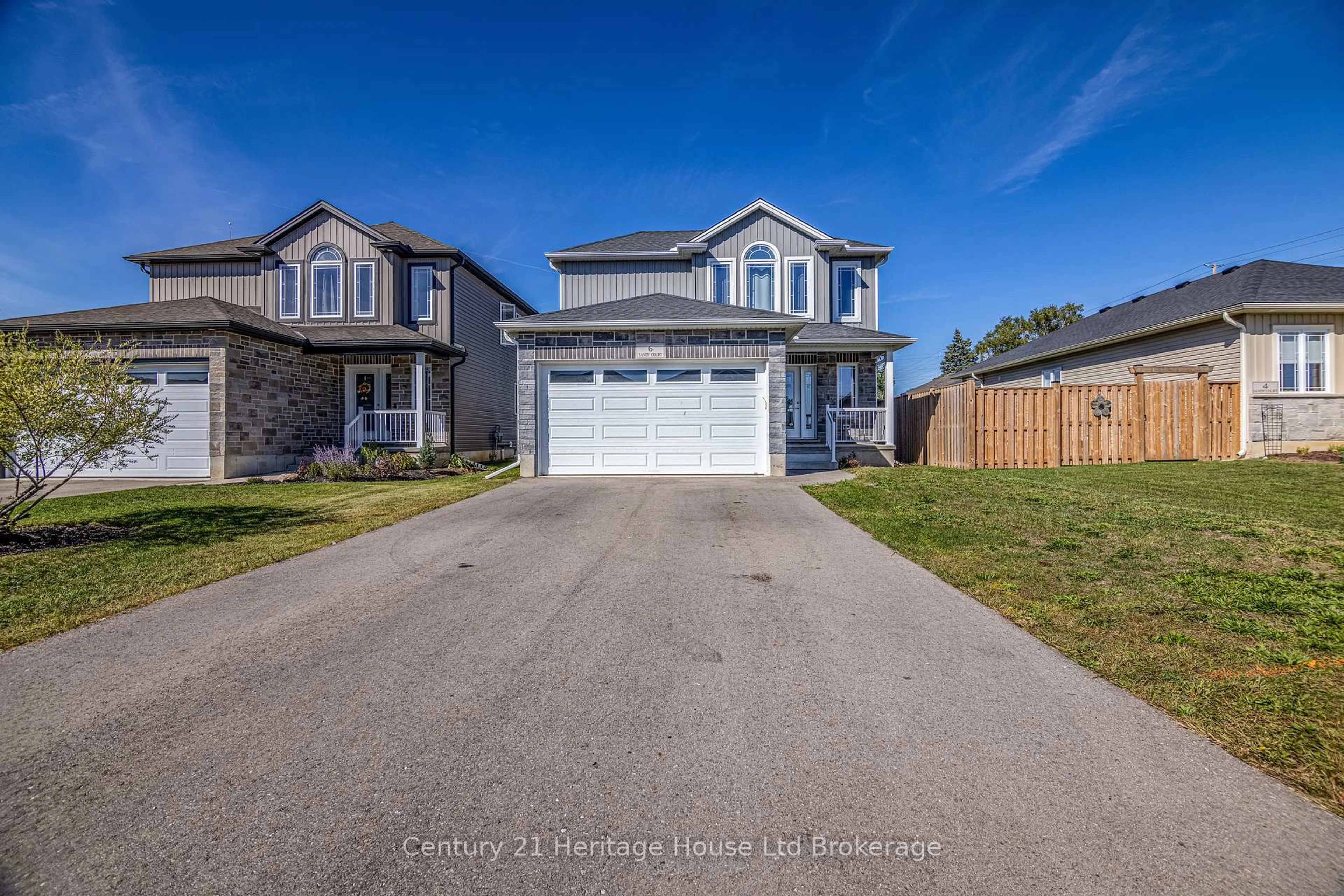 A pic from outside/outdoor area/front of a property/back of a property/a pic from drone, street for 6 Sandy Crt, Tillsonburg Ontario N4G 0H6