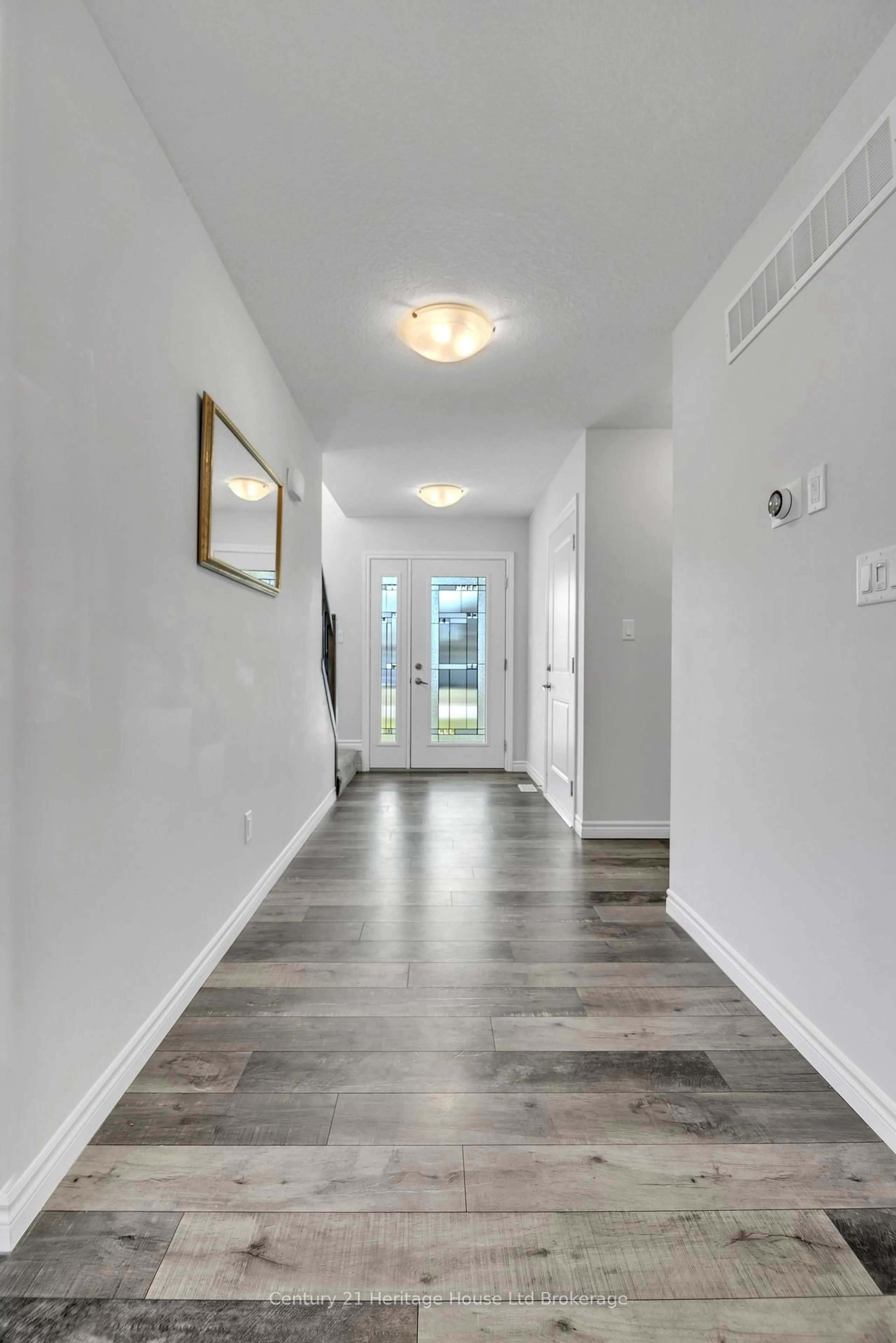 Indoor entryway for 6 Sandy Crt, Tillsonburg Ontario N4G 0H6