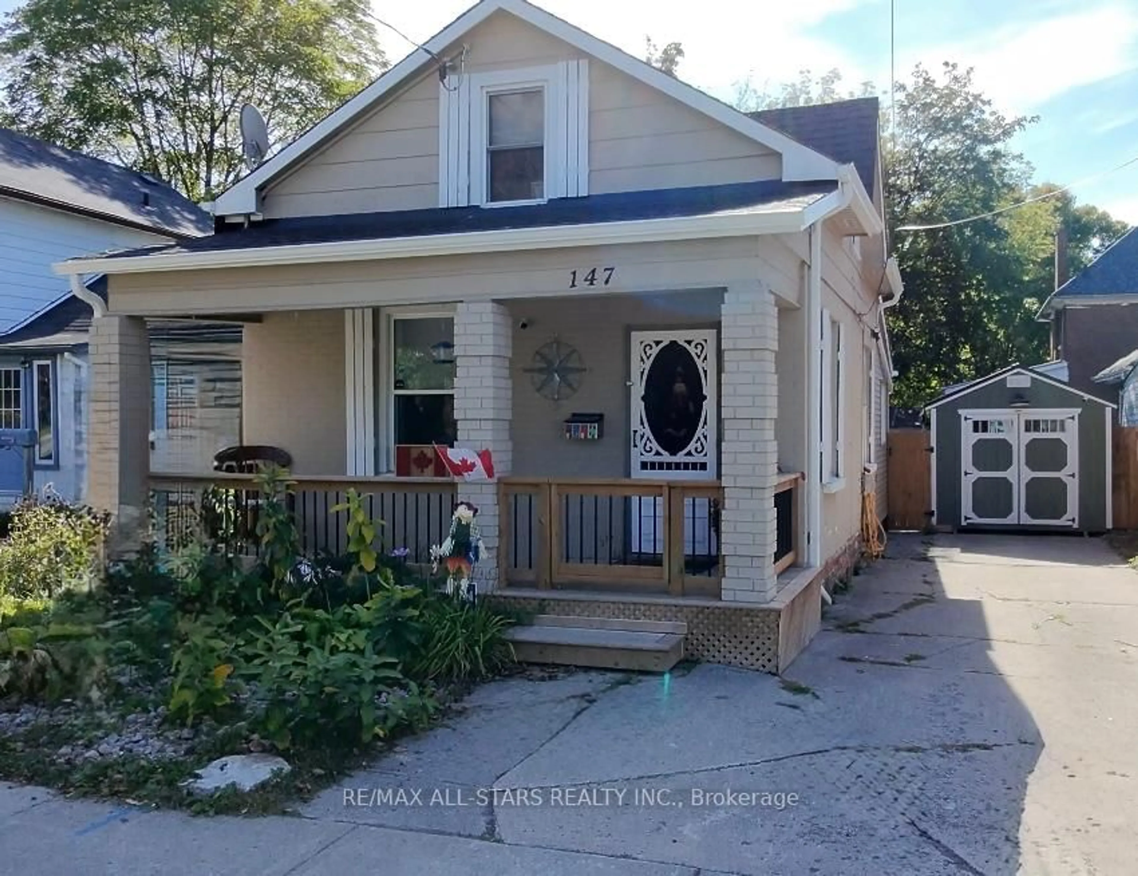 Home with vinyl exterior material, street for 147 Lake St, Peterborough Ontario K9J 2H2