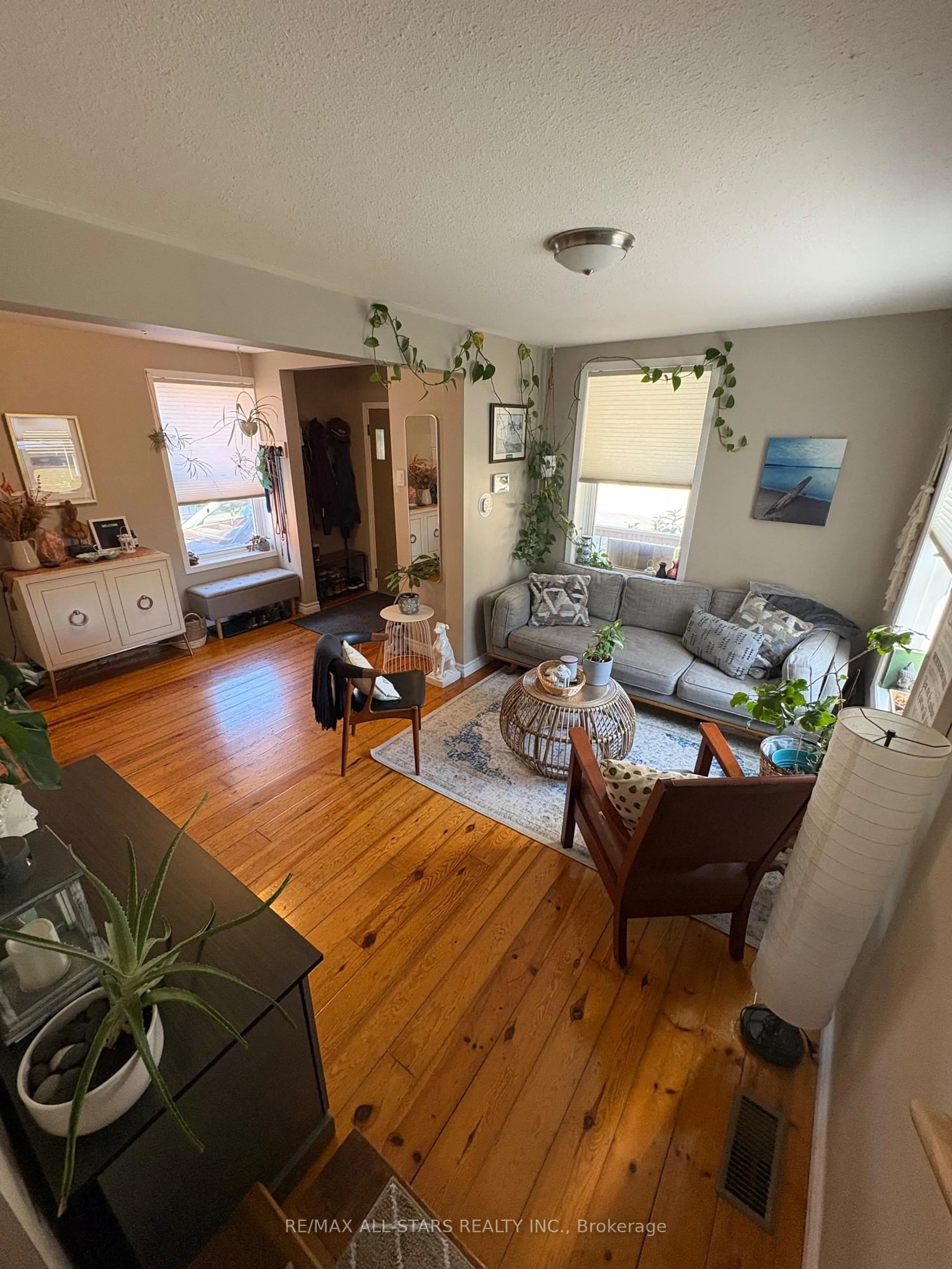 Living room with furniture, unknown for 147 Lake St, Peterborough Ontario K9J 2H2
