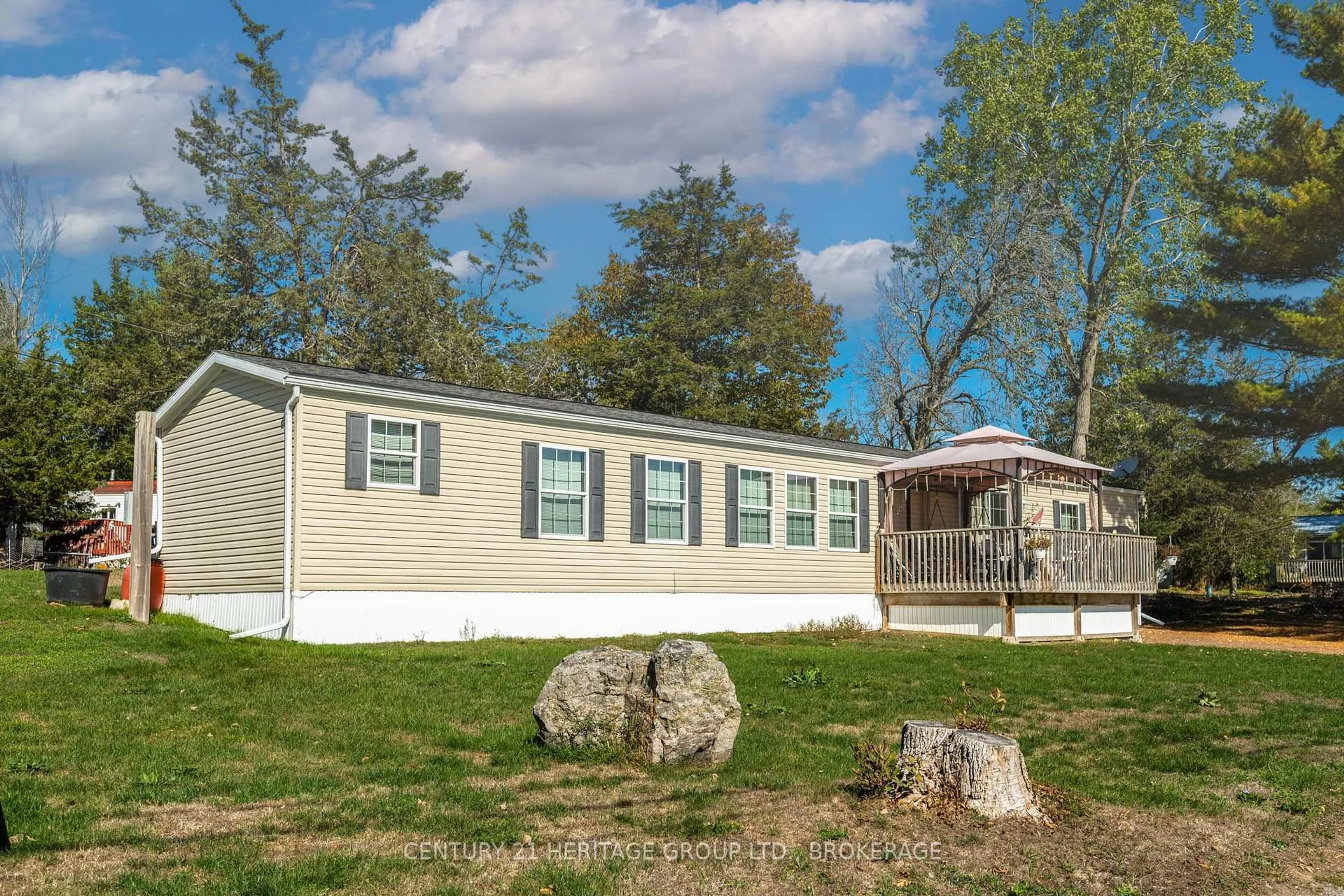 Home with vinyl exterior material, unknown for 5633 Bath Rd #7, Bath Ontario K0H 1G0