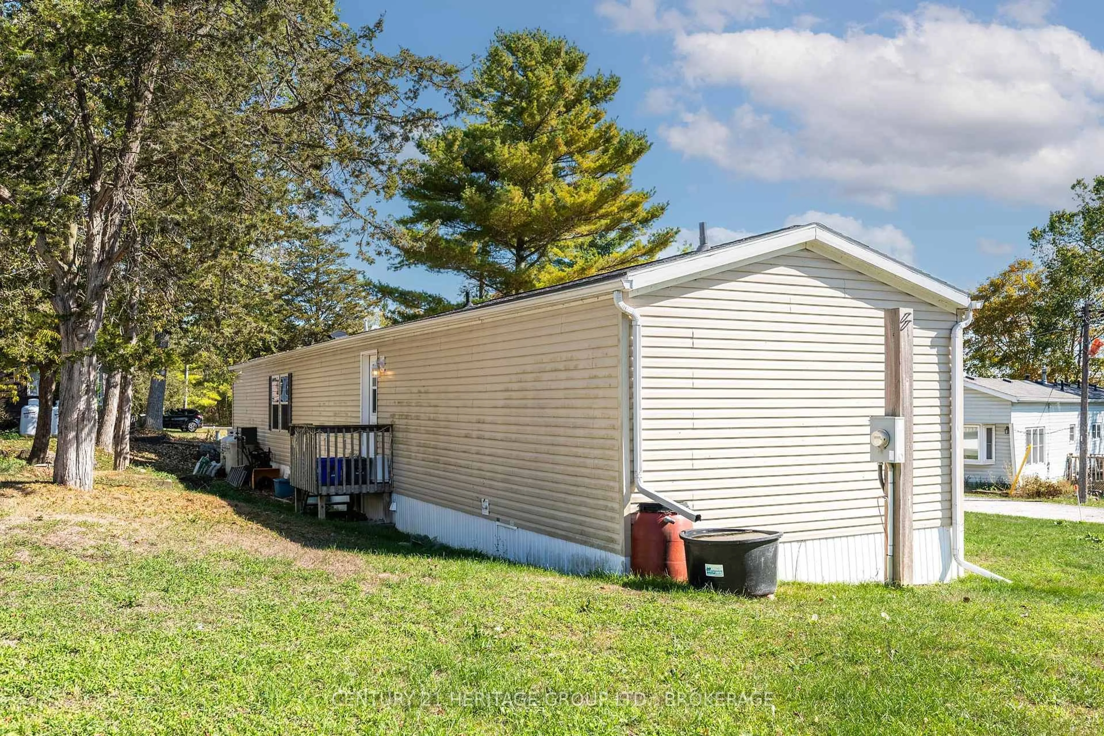 Home with vinyl exterior material, unknown for 5633 Bath Rd #7, Bath Ontario K0H 1G0