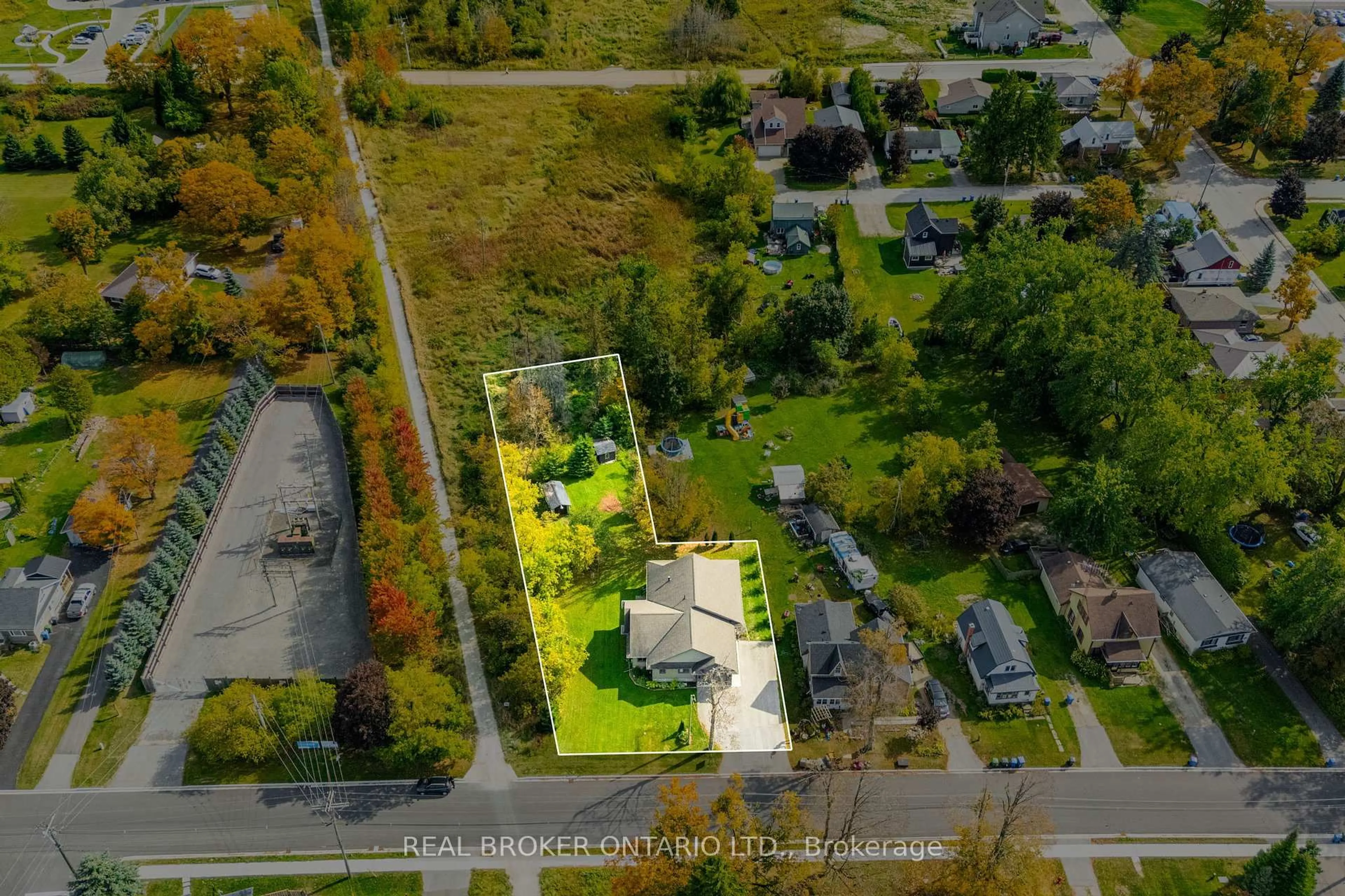 A pic from outside/outdoor area/front of a property/back of a property/a pic from drone, street for 30 Victoria St, Southgate Ontario N0C 1B0