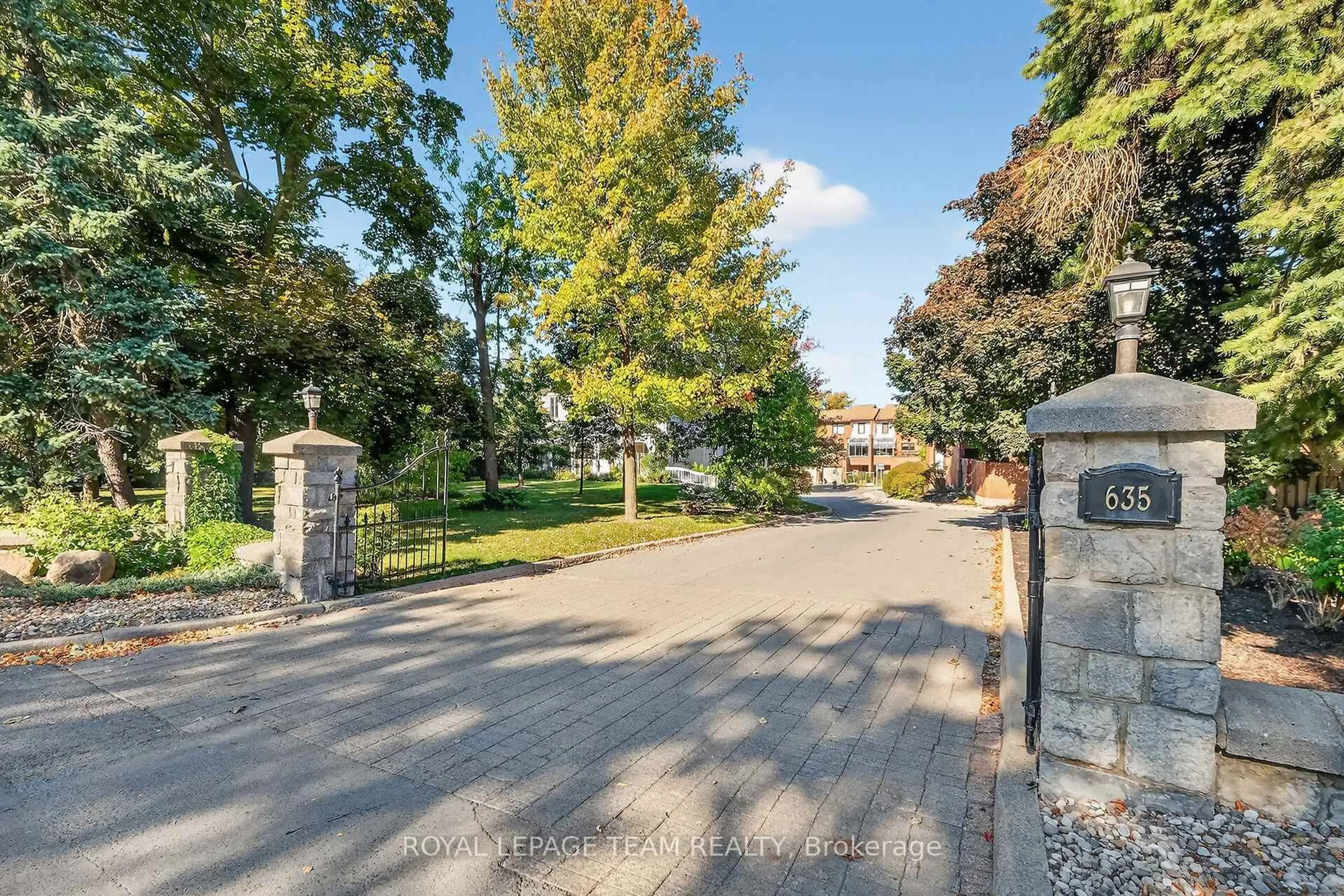 A pic from outside/outdoor area/front of a property/back of a property/a pic from drone, street for 635 Richmond Rd #6, Ottawa Ontario K2A 0G6