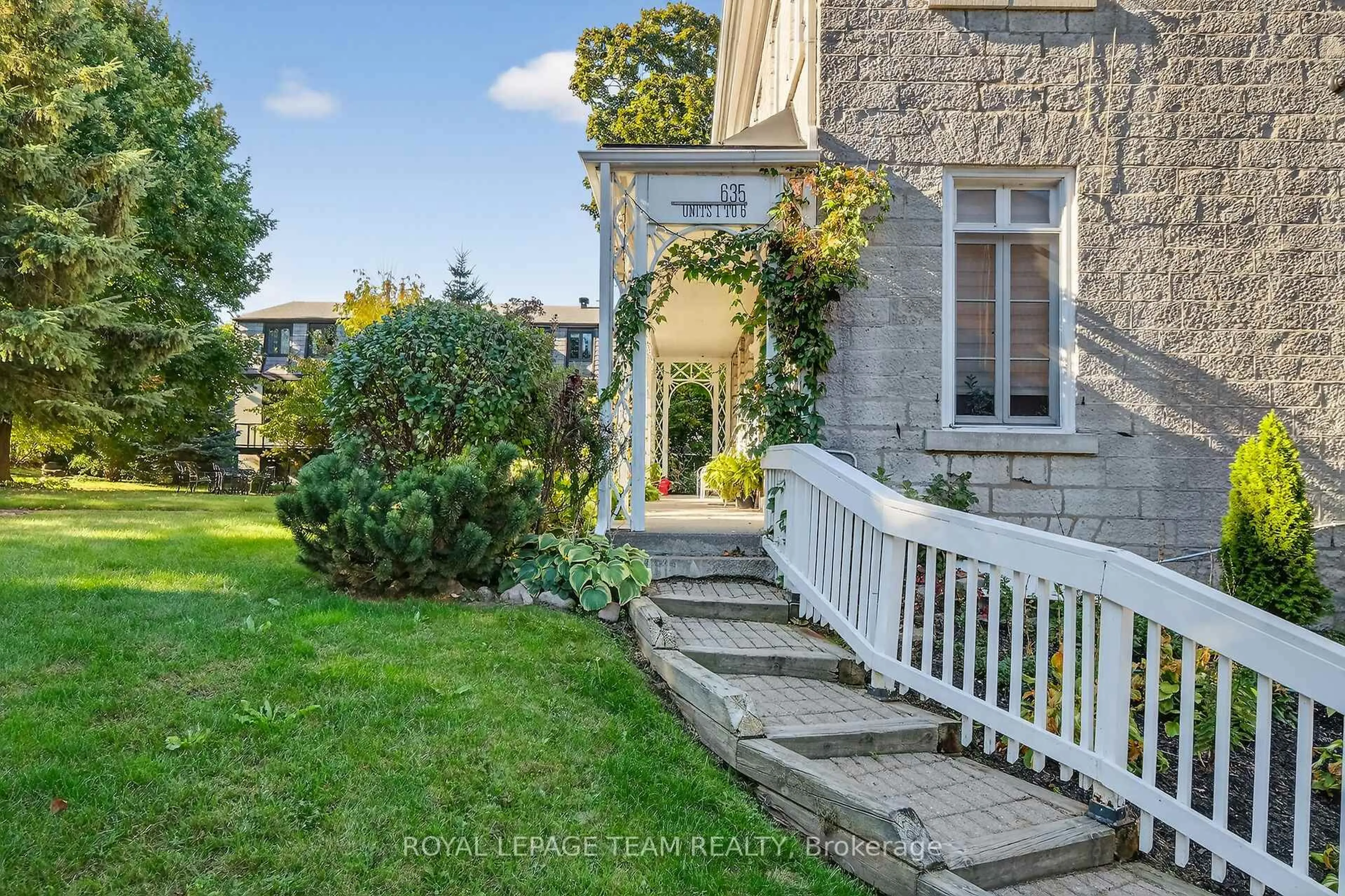 Patio, street for 635 Richmond Rd #6, Ottawa Ontario K2A 0G6