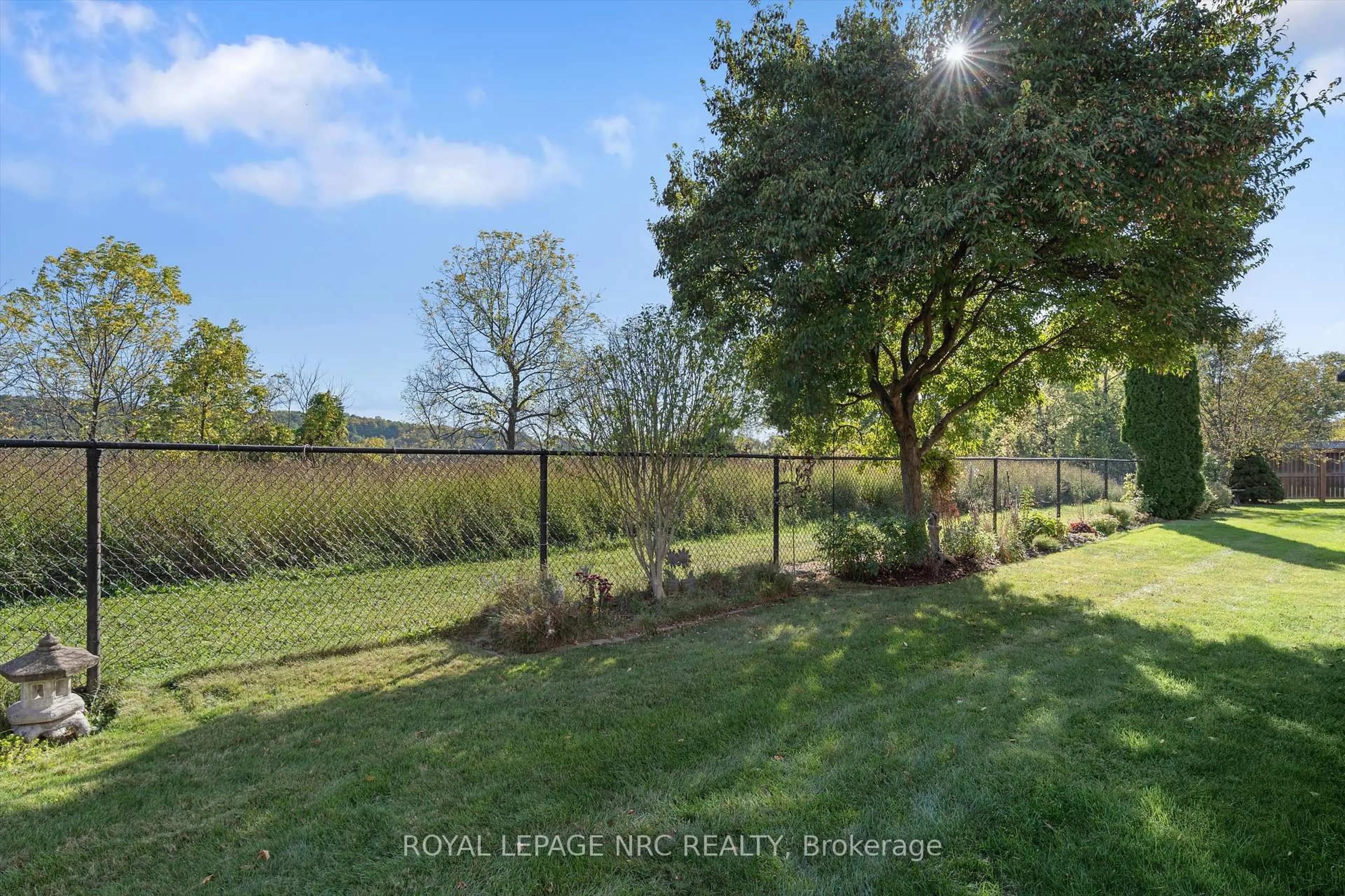 A pic from outside/outdoor area/front of a property/back of a property/a pic from drone, water/lake/river/ocean view for 275 Pelham Rd #36, St. Catharines Ontario L2S 3B9