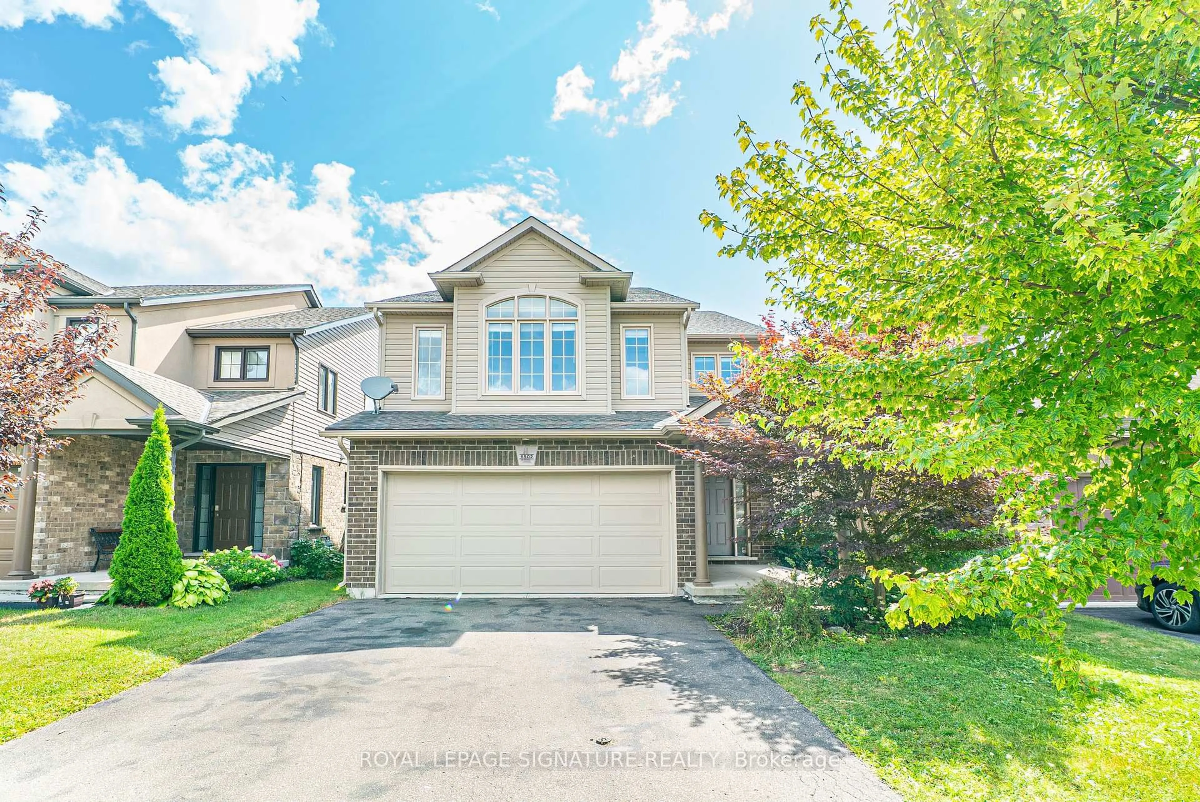 A pic from outside/outdoor area/front of a property/back of a property/a pic from drone, street for 6502 Desanka Ave, Niagara Falls Ontario L2H 0B4