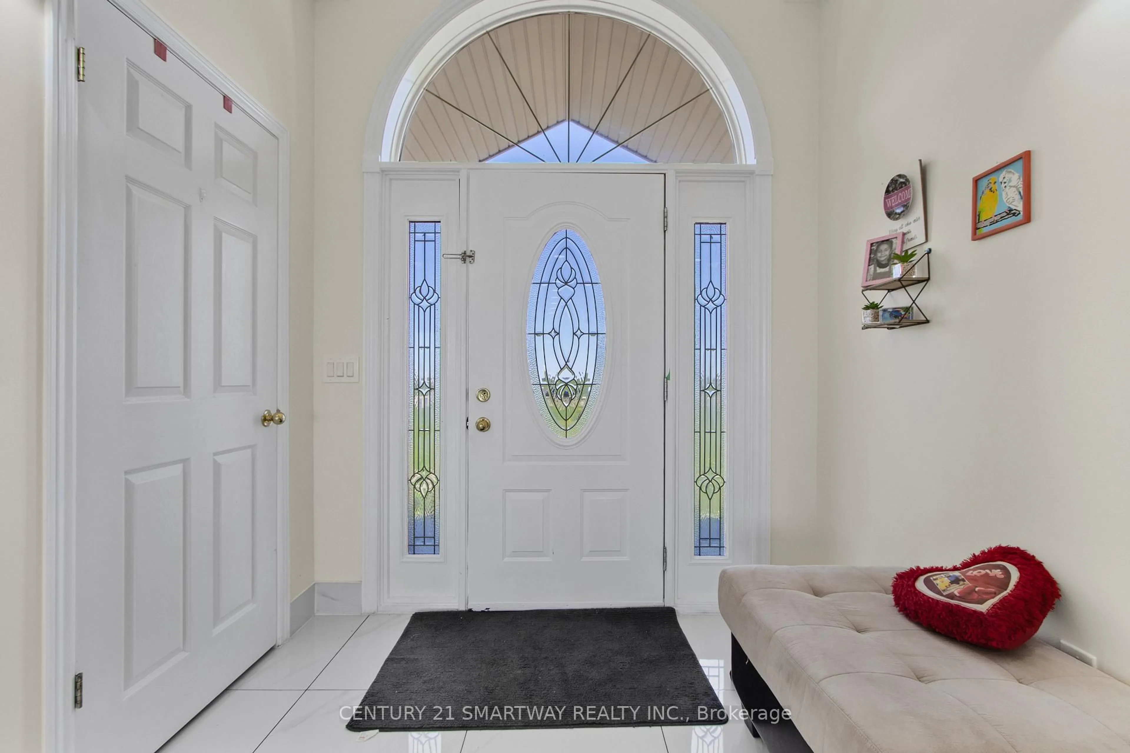 Indoor entryway for 7299 FIFTH LINE R.R. #1 Line, Wellington North Ontario N0B 1J0