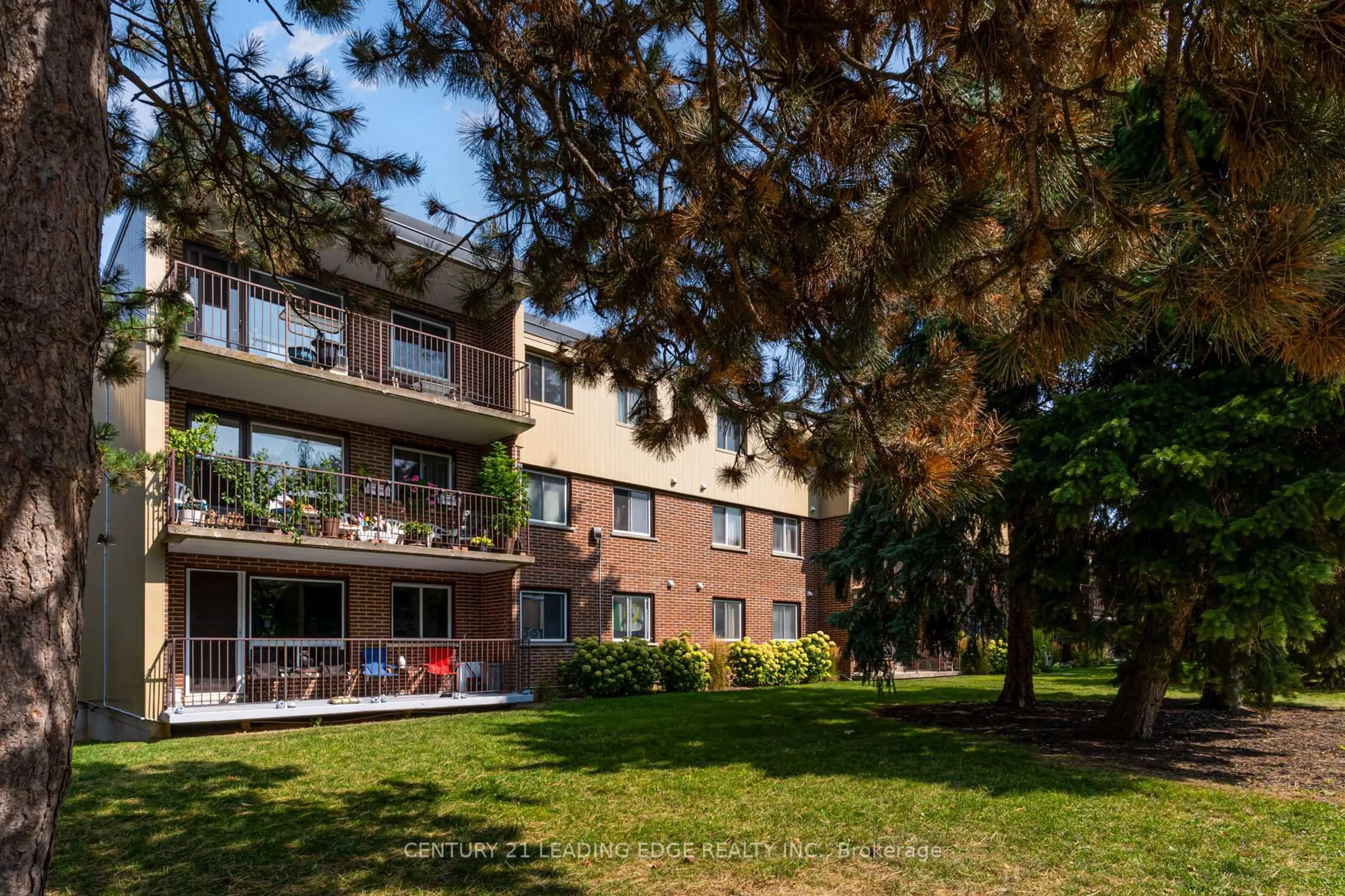 Patio, building for 30 Avalon Pl #314, Kitchener Ontario N2M 4N6