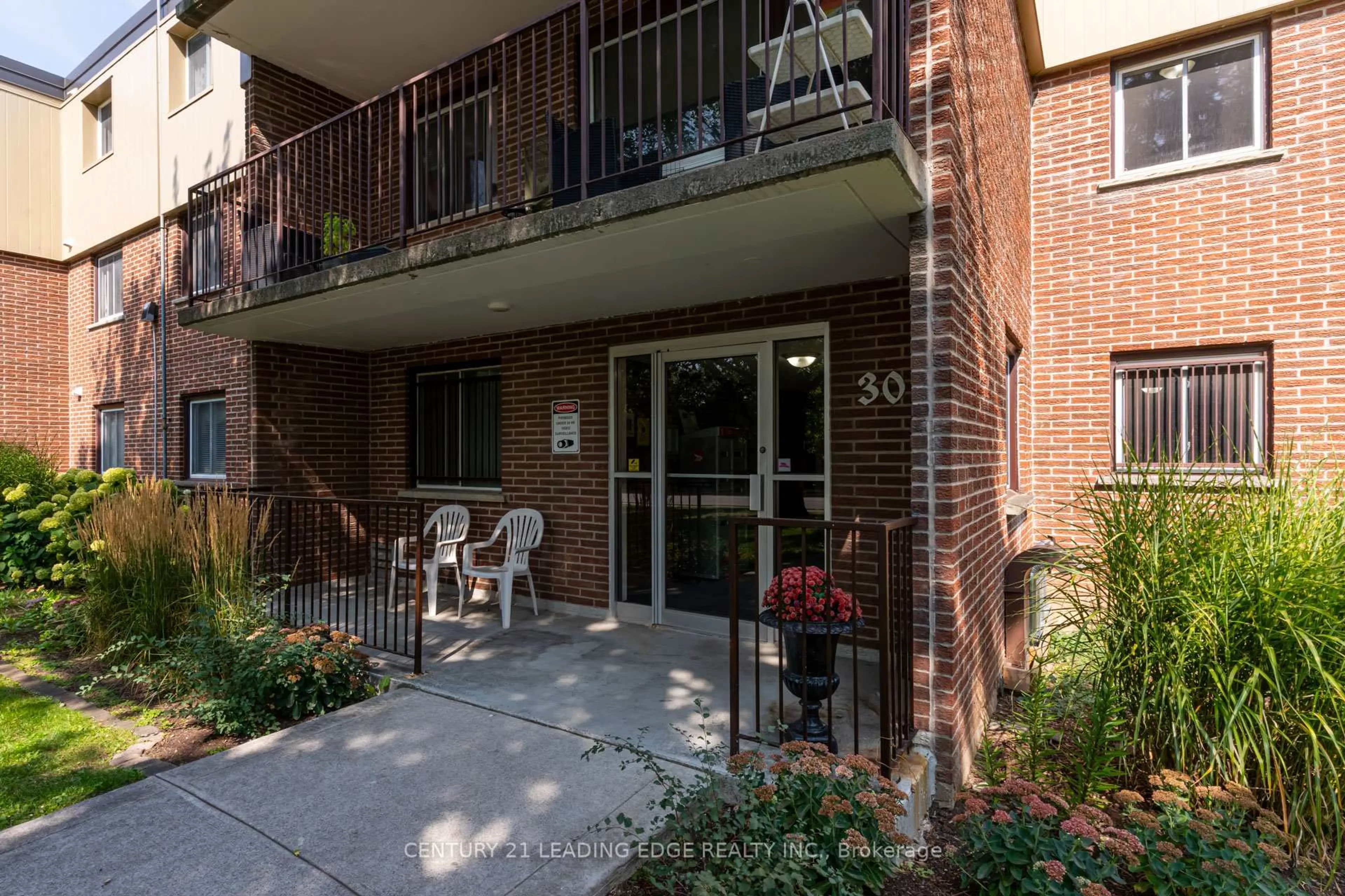 Patio, unknown for 30 Avalon Pl #314, Kitchener Ontario N2M 4N6