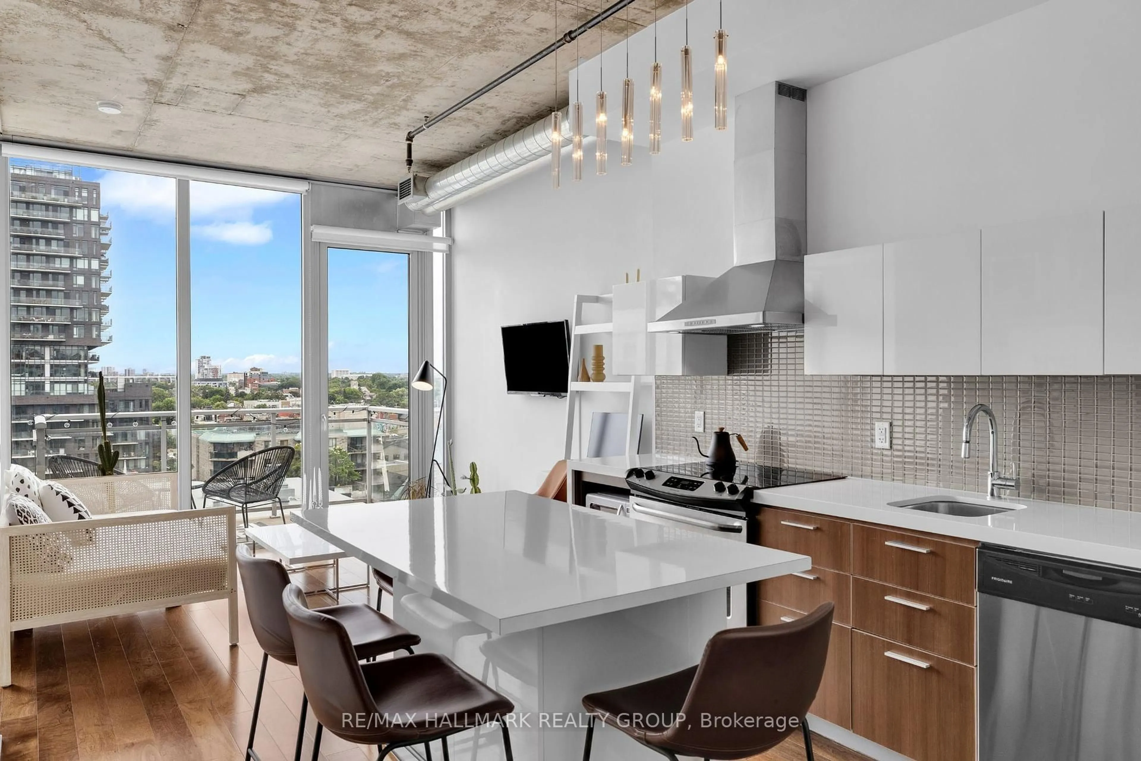Contemporary kitchen, unknown for 340 Mcleod St #933, Ottawa Ontario K2P 1A4