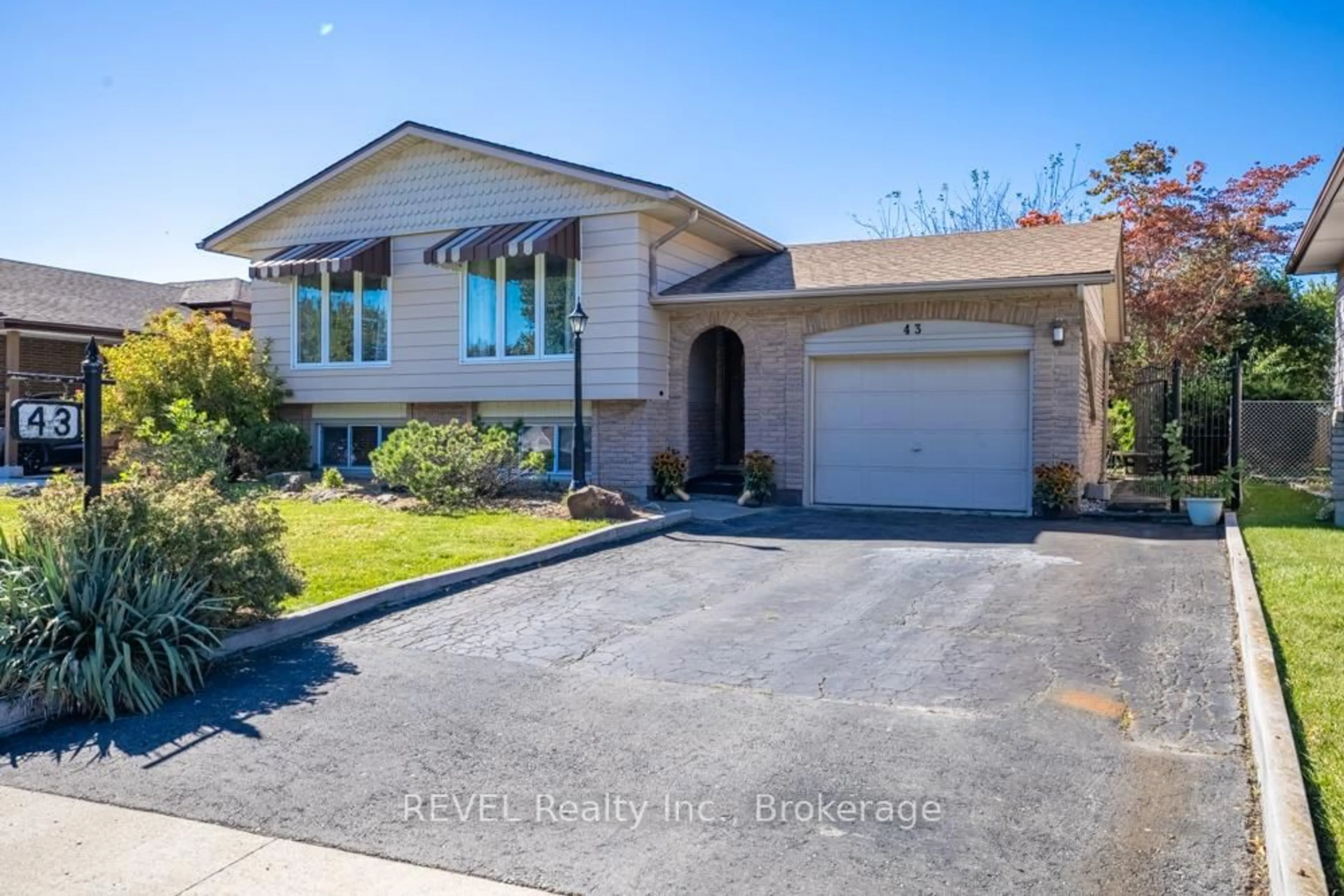 Unknown for 43 Trelawn Pkwy, Welland Ontario L3C 1W4