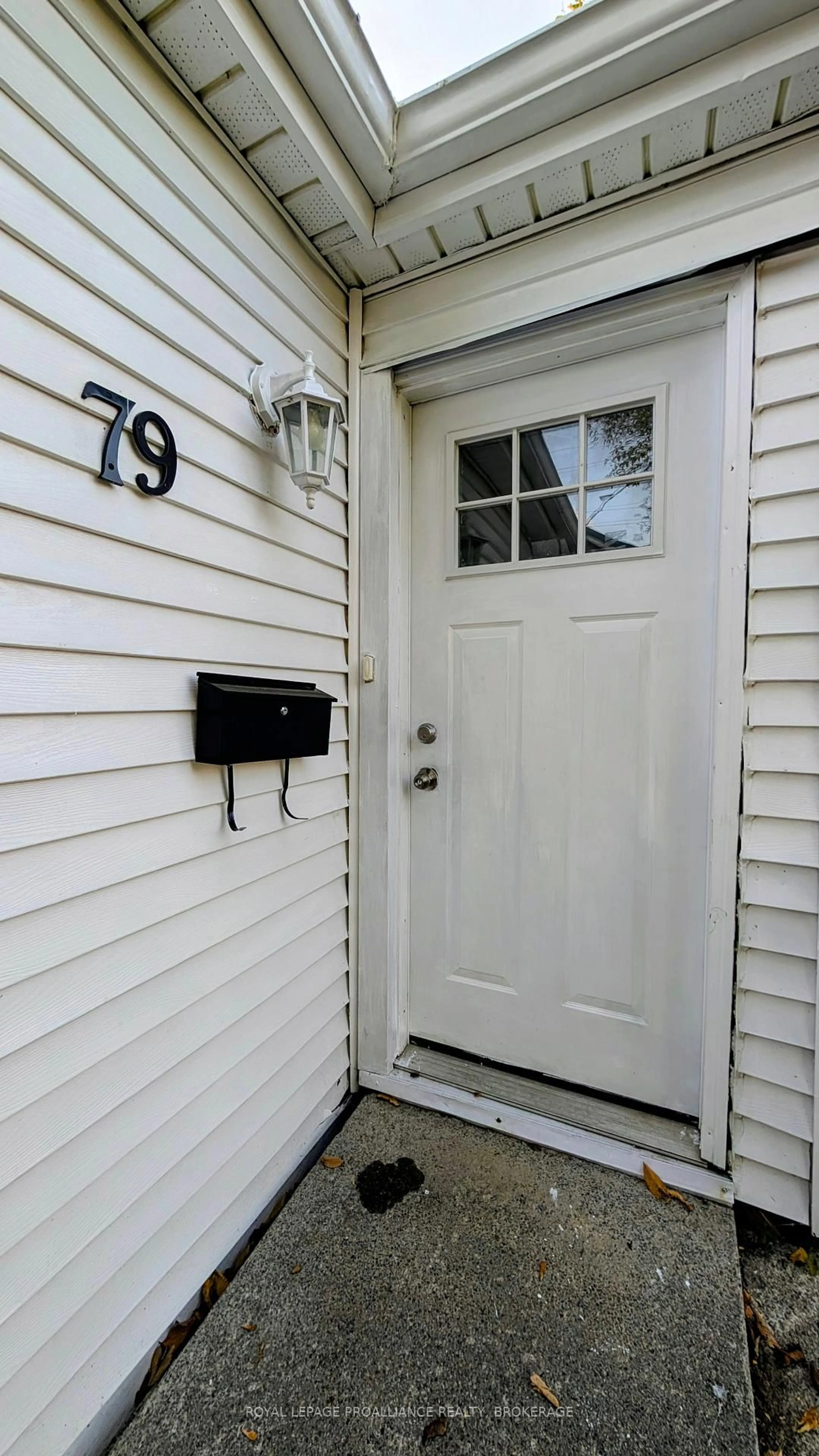 Indoor entryway for 79 McDonald Ave, Kingston Ontario K7M 1R2