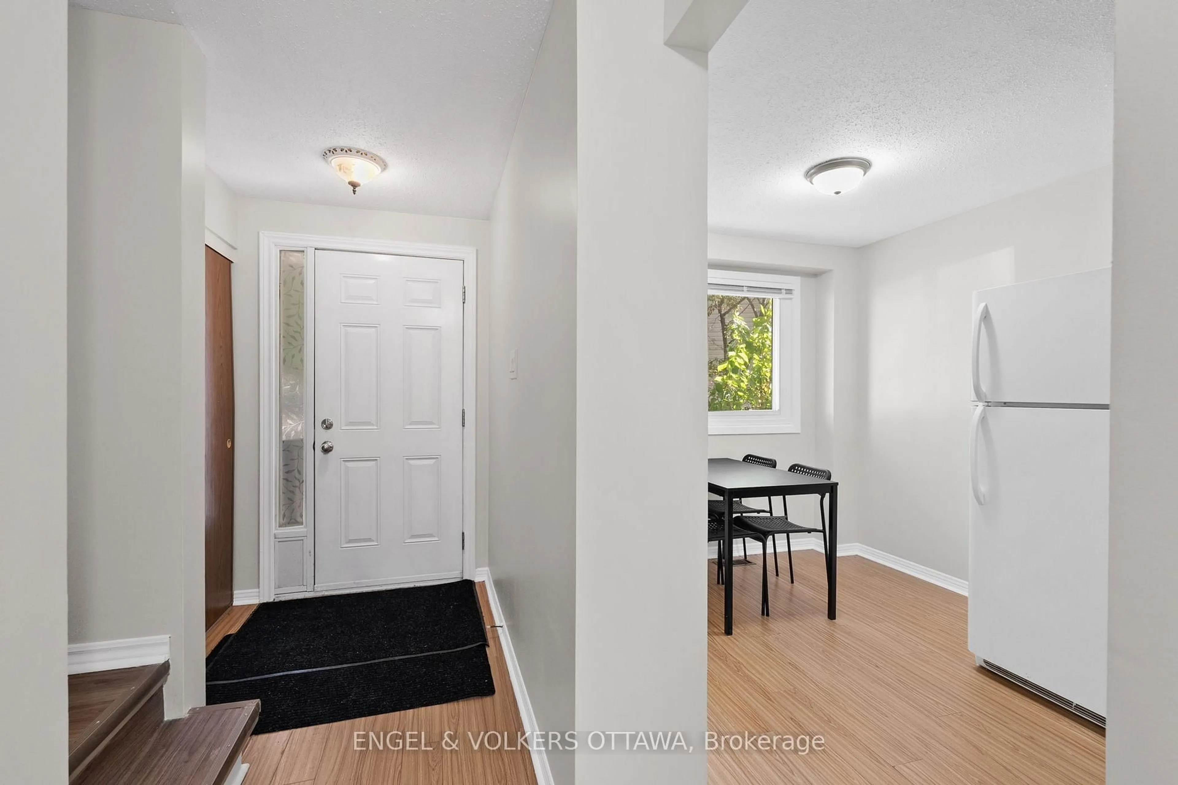 Indoor entryway for 50A Sumac St, Ottawa Ontario K1J 6P7