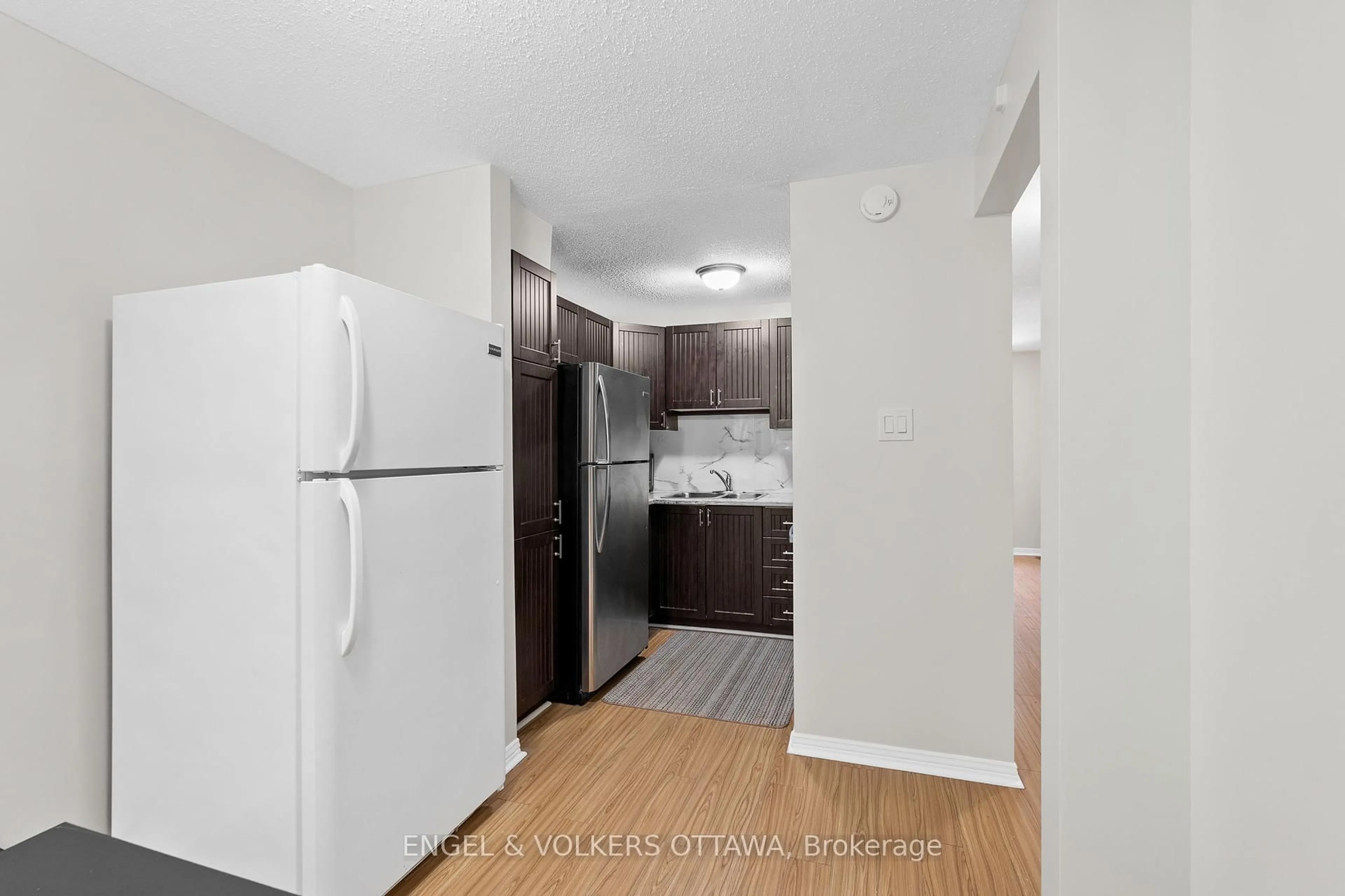 Standard kitchen, unknown for 50A Sumac St, Ottawa Ontario K1J 6P7