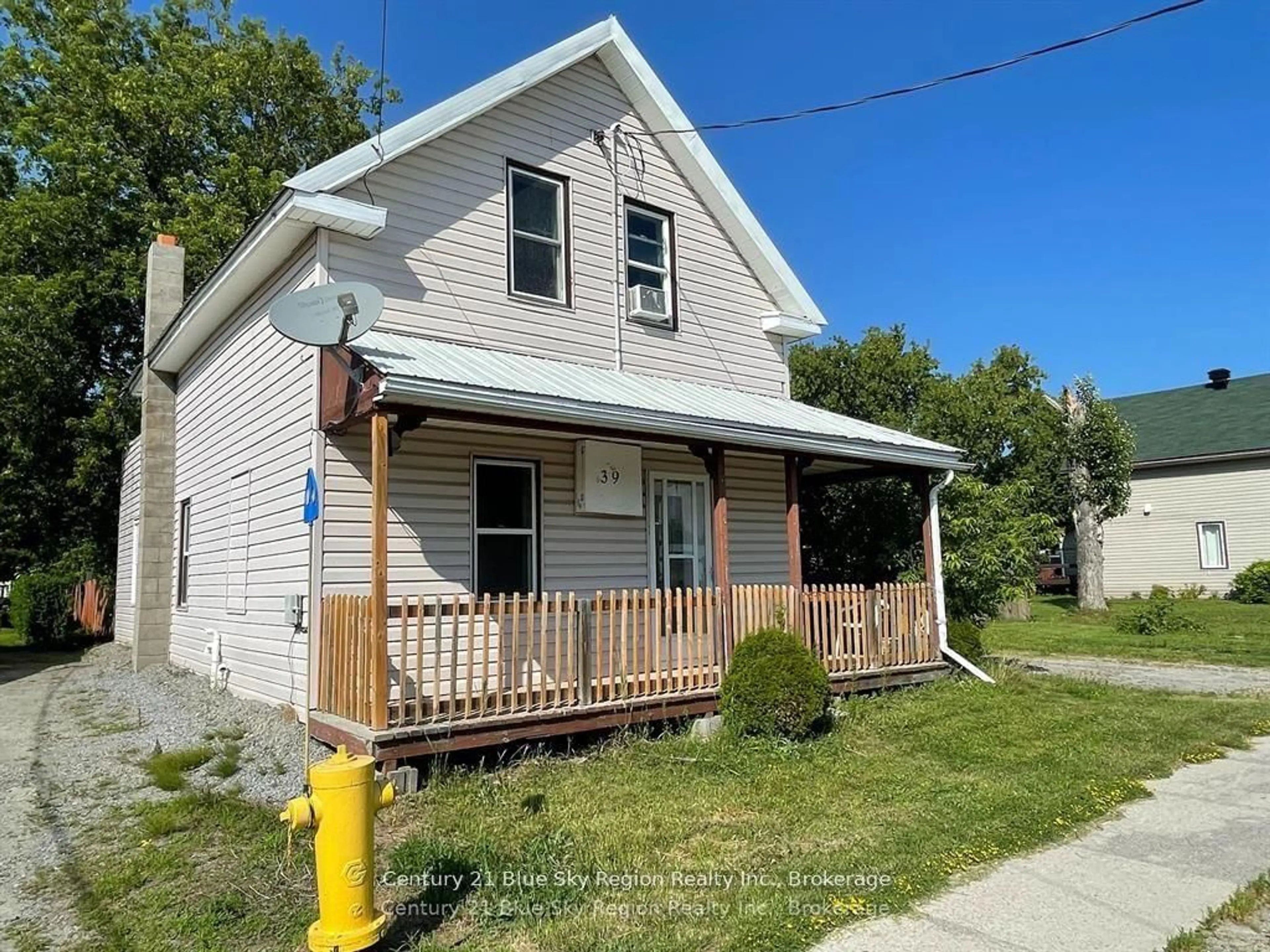 Home with vinyl exterior material, street for 39 Principale St, West Nipissing Ontario P0H 2M0