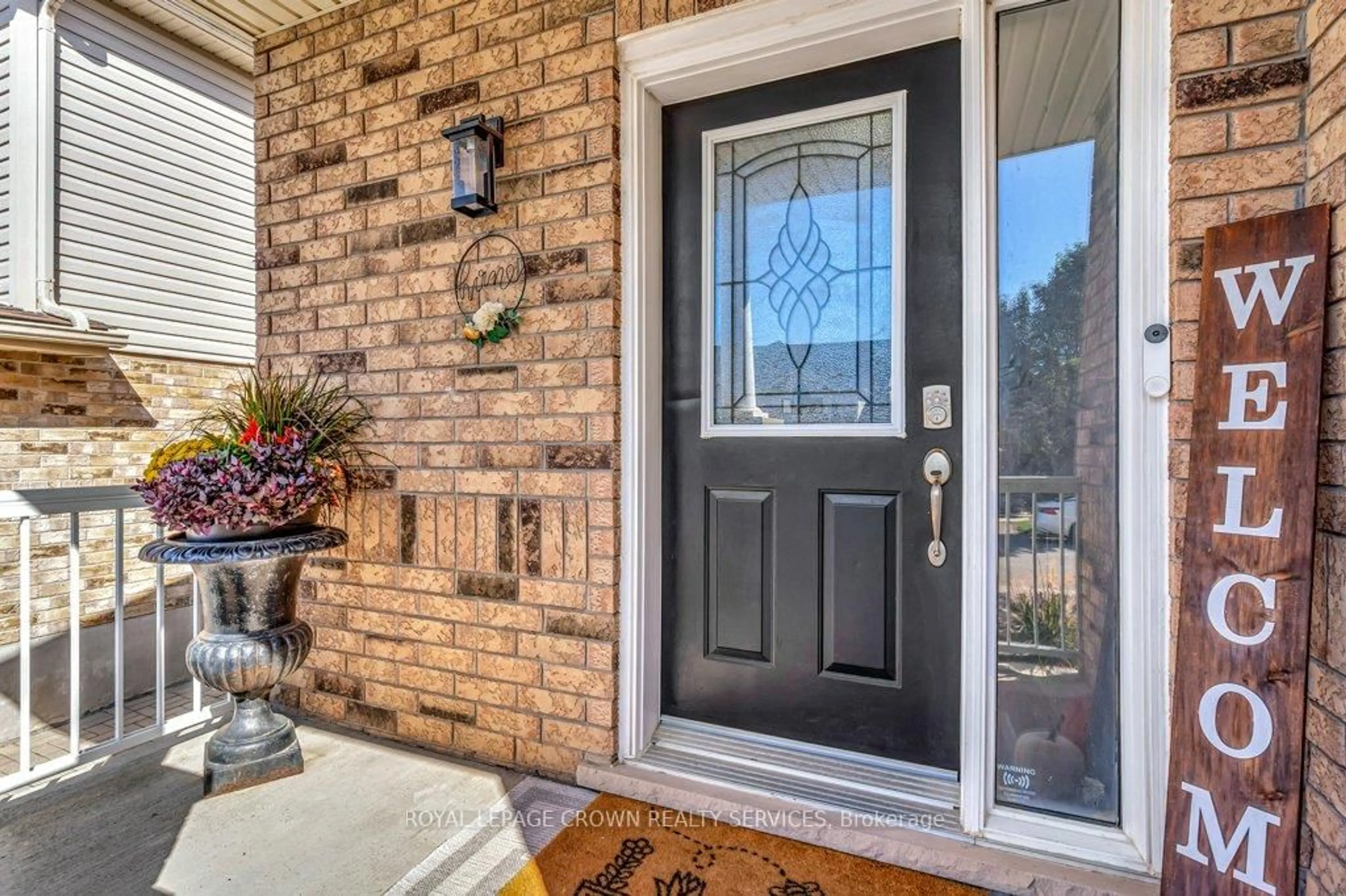 Indoor entryway for 42 Verona St, Kitchener Ontario N2R 1T4