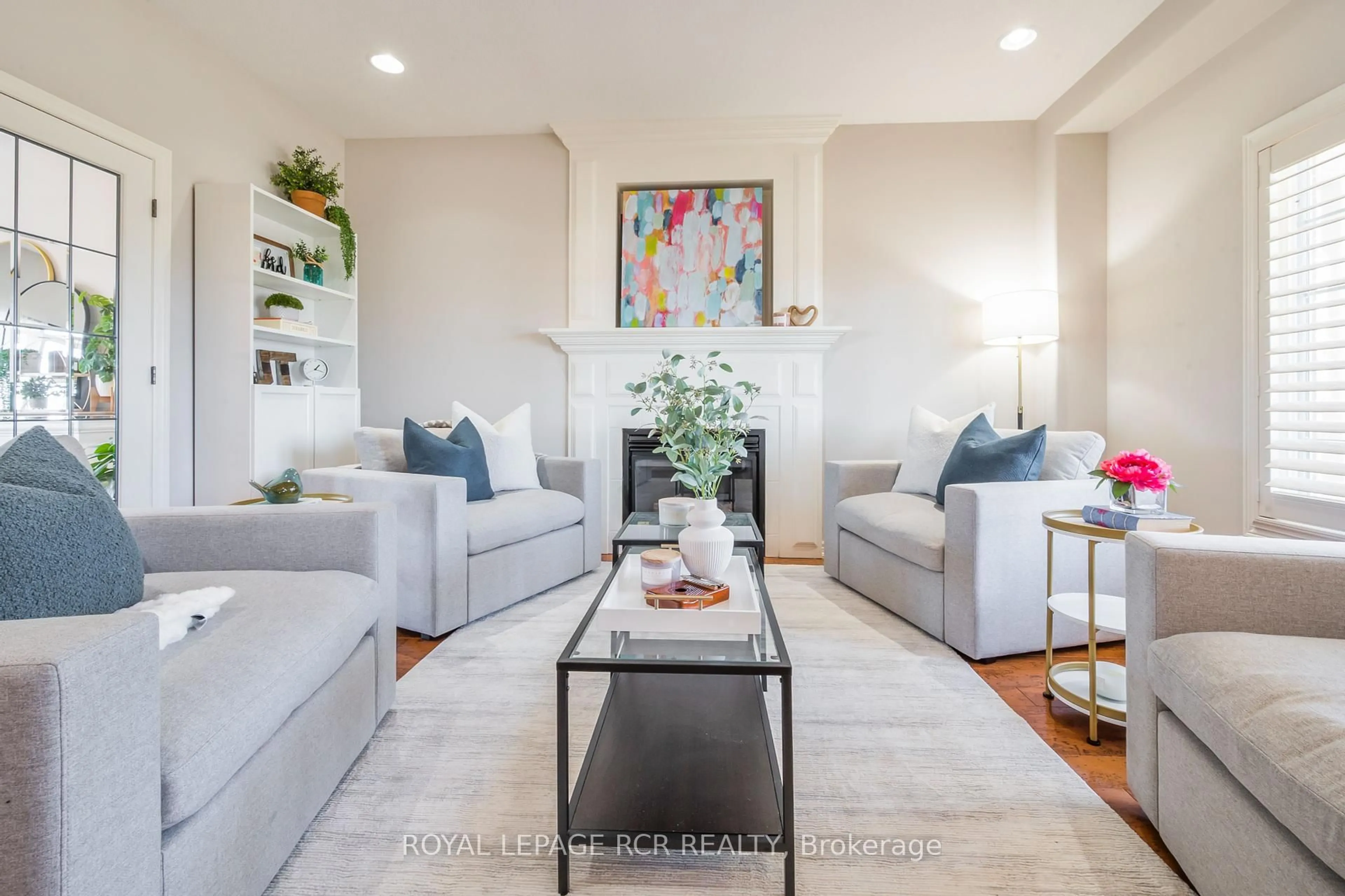 Living room with furniture, unknown for 8 Madill Dr, Mono Ontario L9W 6G3